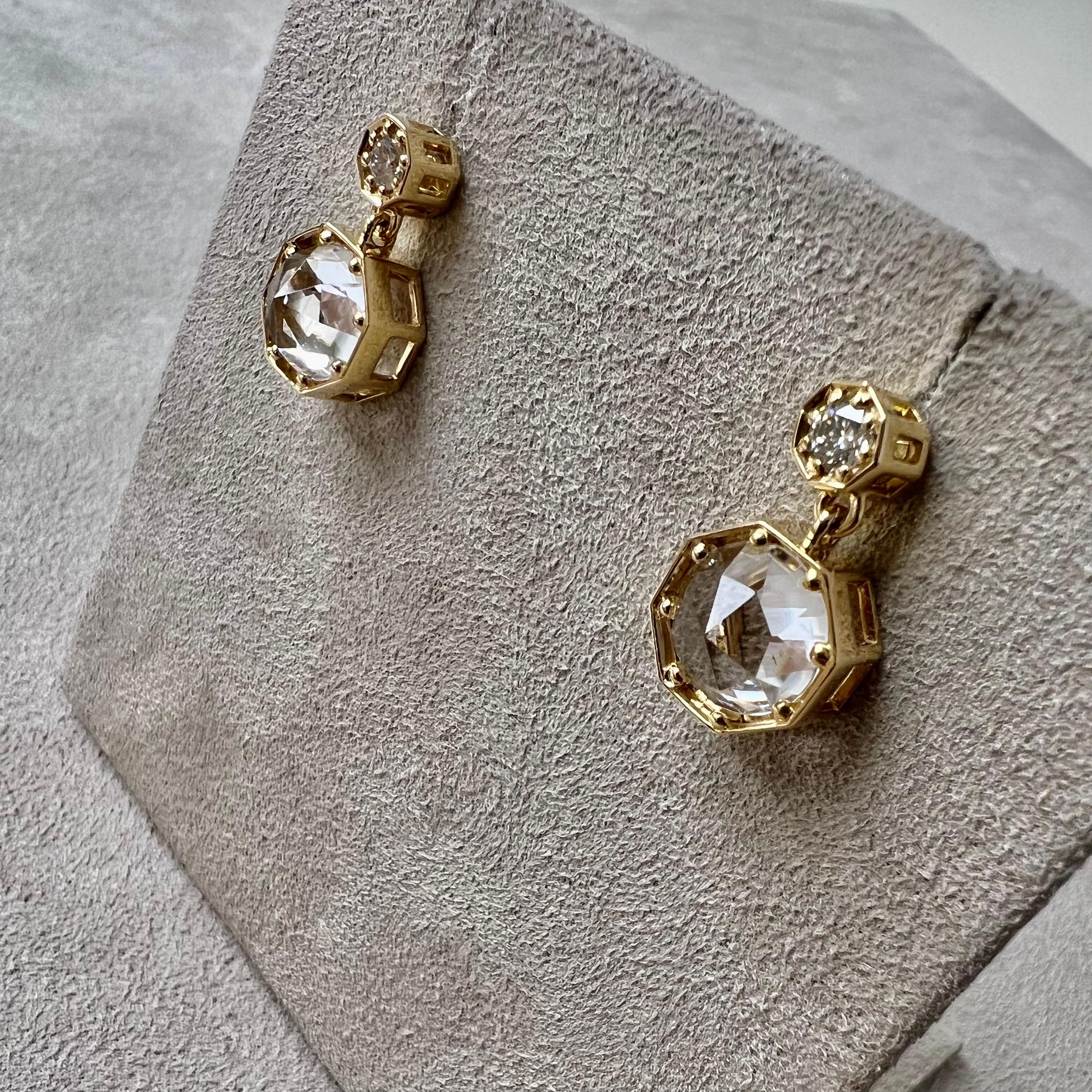 Syna Ohrringe aus Gelbgold mit achteckigen Bergkristall-Ohrringen und Diamanten (Zeitgenössisch) im Angebot