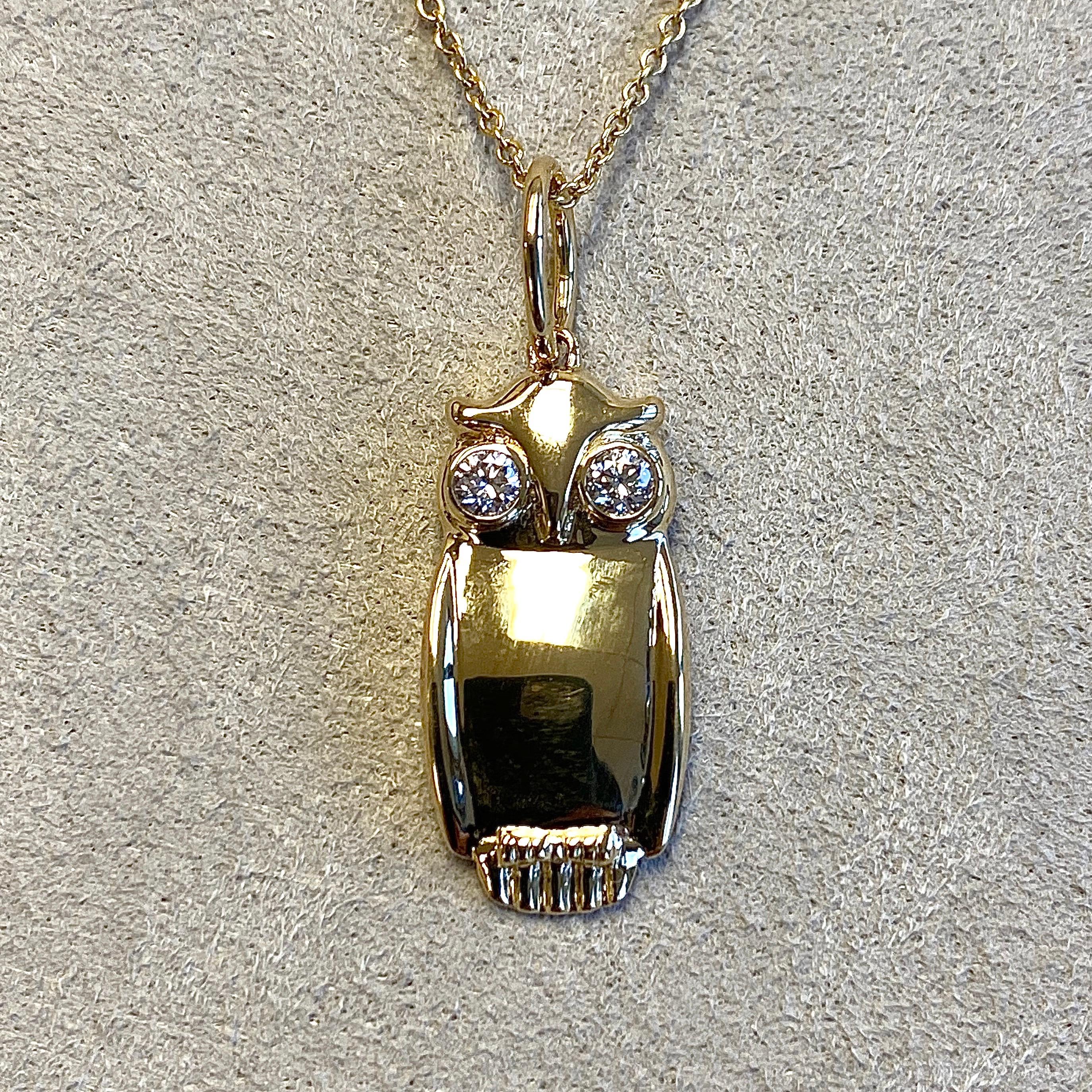 Contemporain Pendentif hibou en or jaune Syna avec diamants en vente