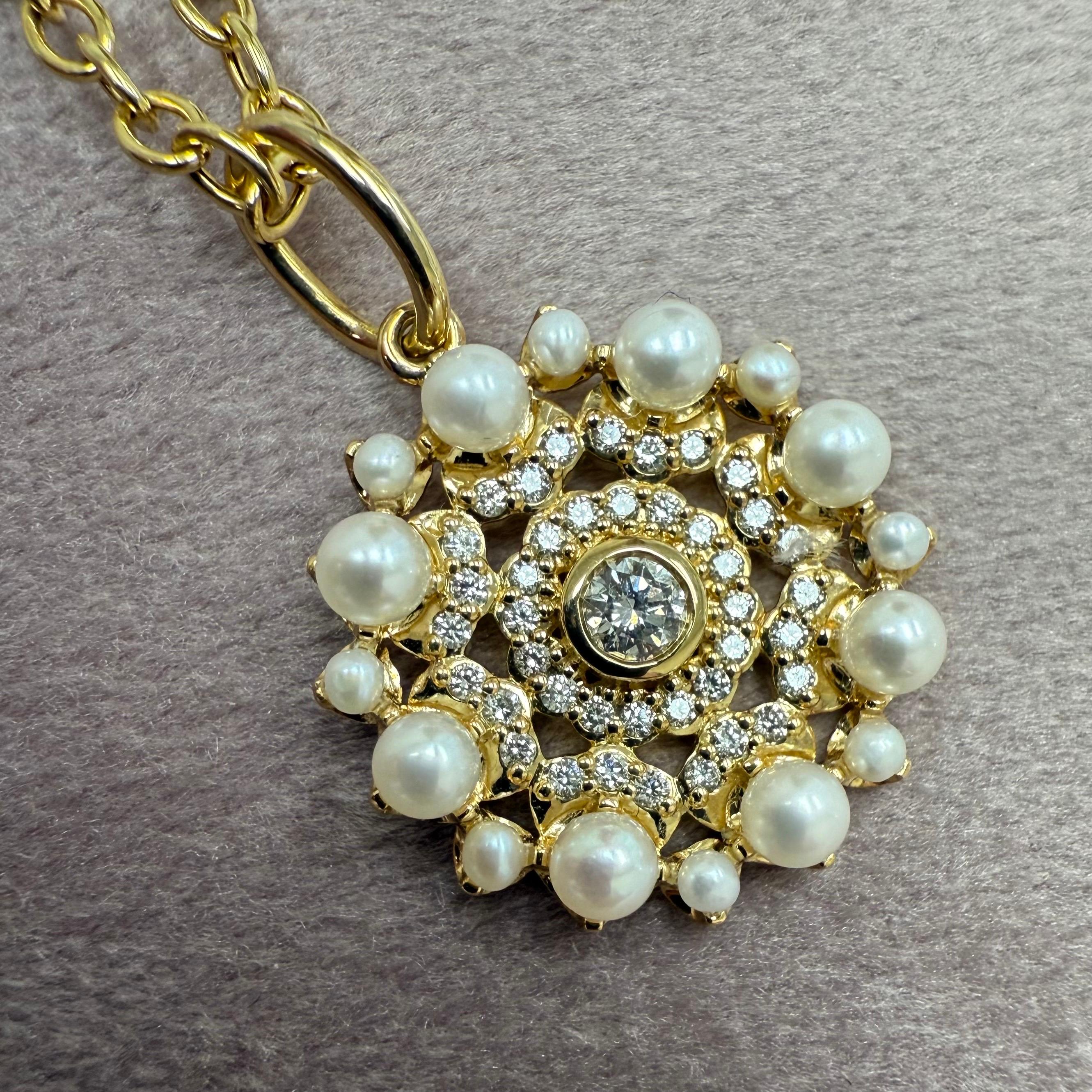Contemporain Pendentif Syna en or jaune avec diamants en vente