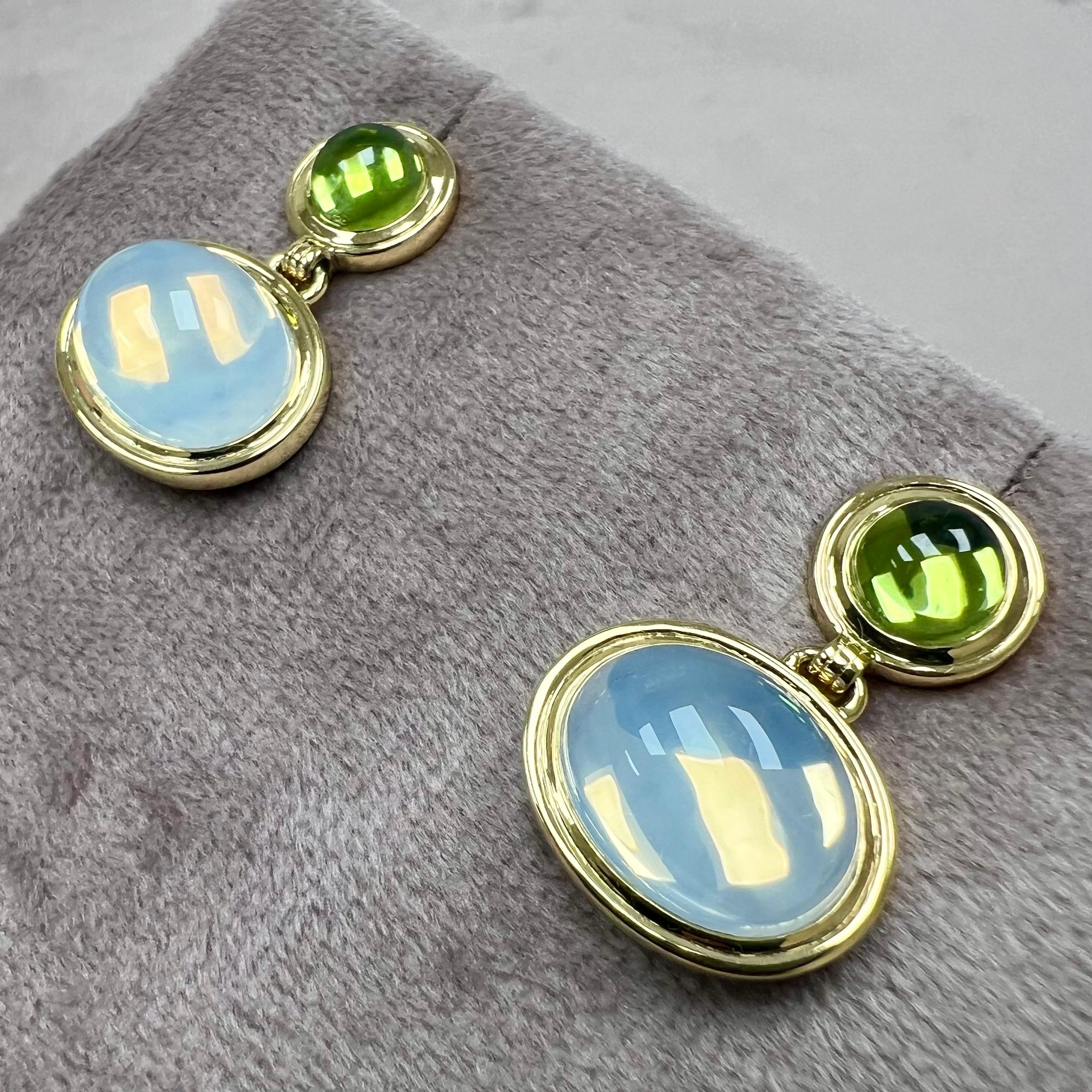 Syna Boucles d'oreilles en or jaune, péridot et quartz de lune Neuf - En vente à Fort Lee, NJ