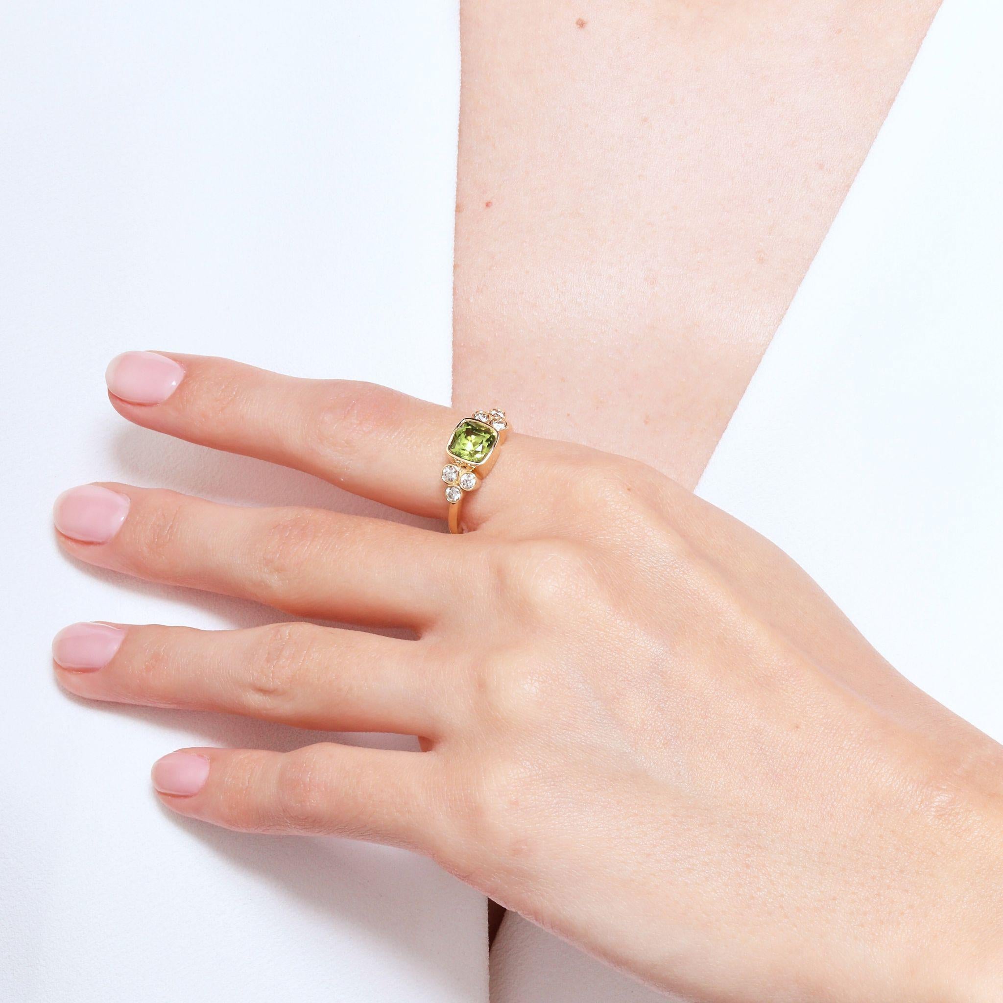 Créé en or jaune 18 carats
Péridot 2.30 carats approx.
Diamants 0,35 carat environ
Bague taille US 7, peut être ajustée.
Edition limitée


À propos des concepteurs ~ Dharmesh & Namrata

S'inspirant de petites choses, Dharmesh & Namrata Kothari ont