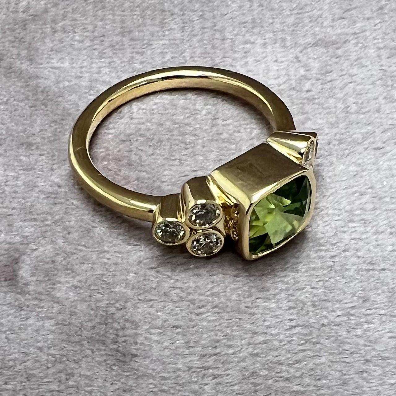 Syna Yellow Gold Peridot Cushion Ring with Diamonds In New Condition For Sale In Fort Lee, NJ