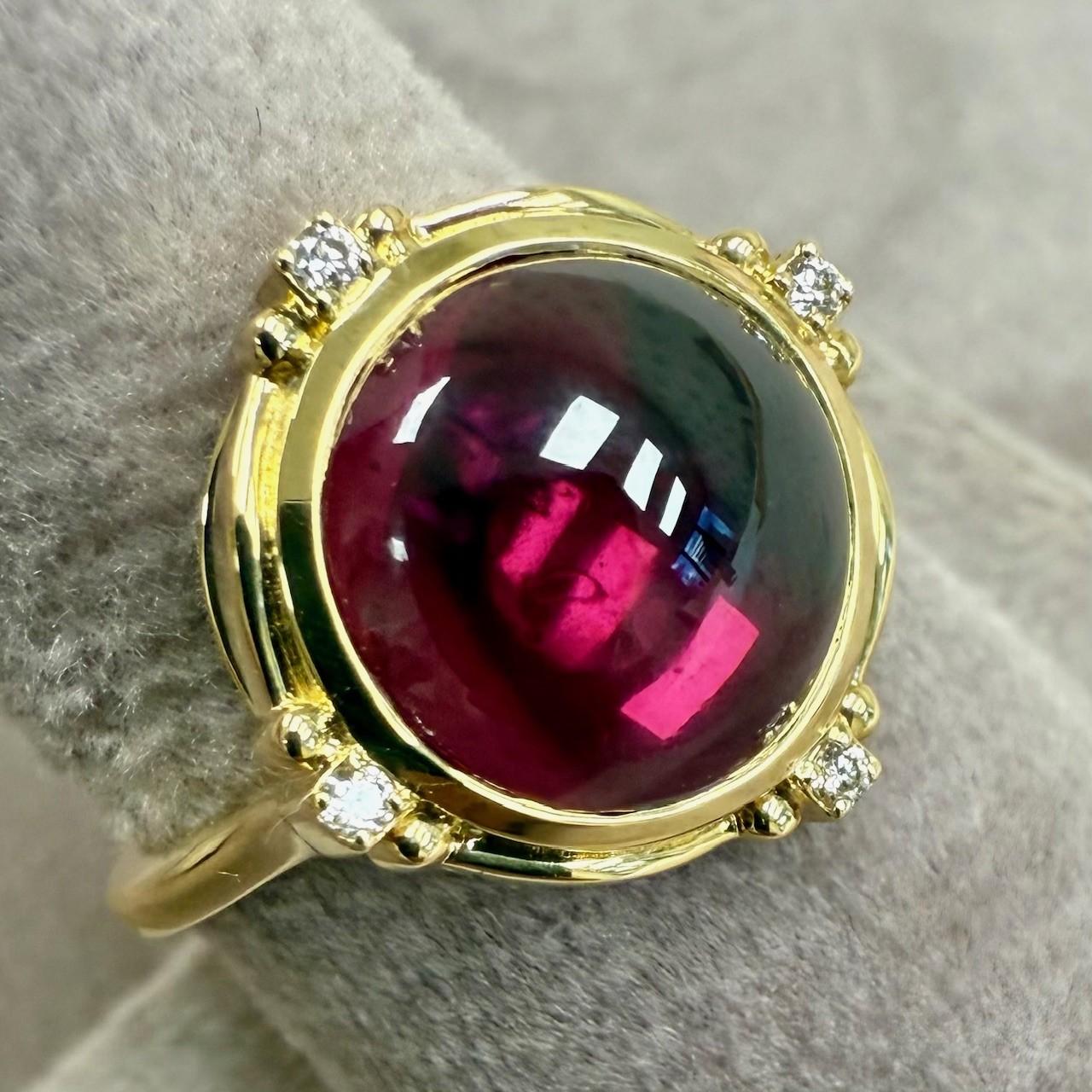 Creato in oro giallo 18 carati
Granato di rodolite 6,50 carati circa.
Diamanti 0.04 carati circa.
Anello misura US 7, può essere tagliato
Edizione limitata



Informazioni sui designer ~ Dharmesh & Namrata

Traendo ispirazione dalle piccole cose,