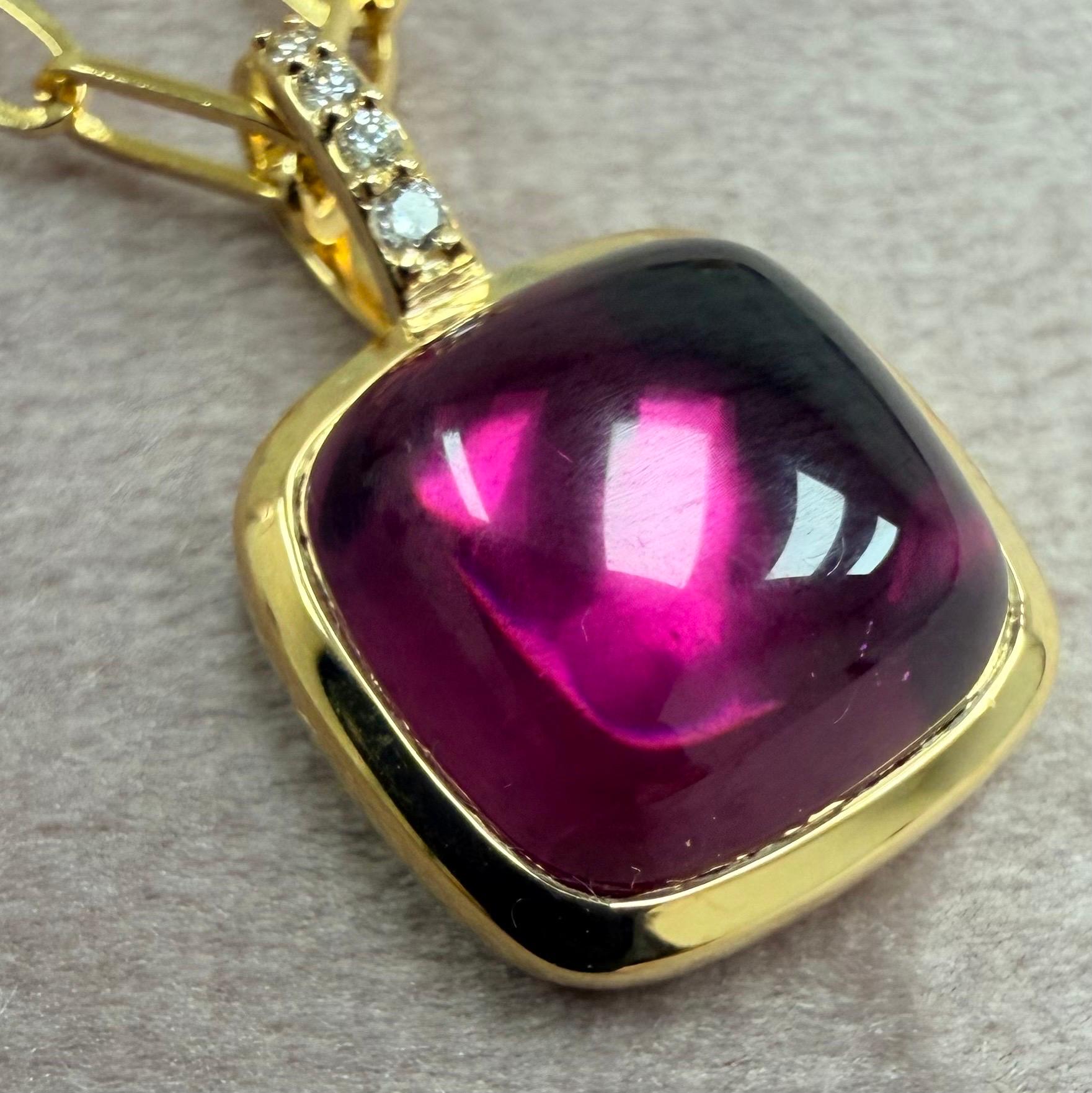 Contemporain Syna Pendentif pain de sucre en or jaune grenat rhodolite avec diamants en vente