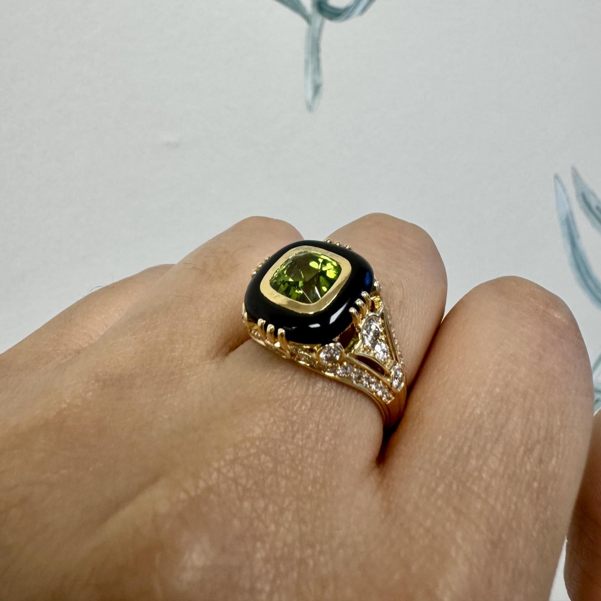 Syna Yellow Gold Ring with Peridot, Black Onyx and Diamonds In New Condition For Sale In Fort Lee, NJ