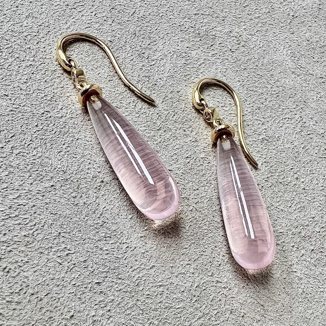 Created in 18 karat yellow gold
Rose quartz drops 17 carats approx.
Bright champagne diamonds 0.05 carat approx.
French wire for pierced ears
Limited edition

Forged from 18 karat yellow gold, these limited-edition earrings boast a magnificent