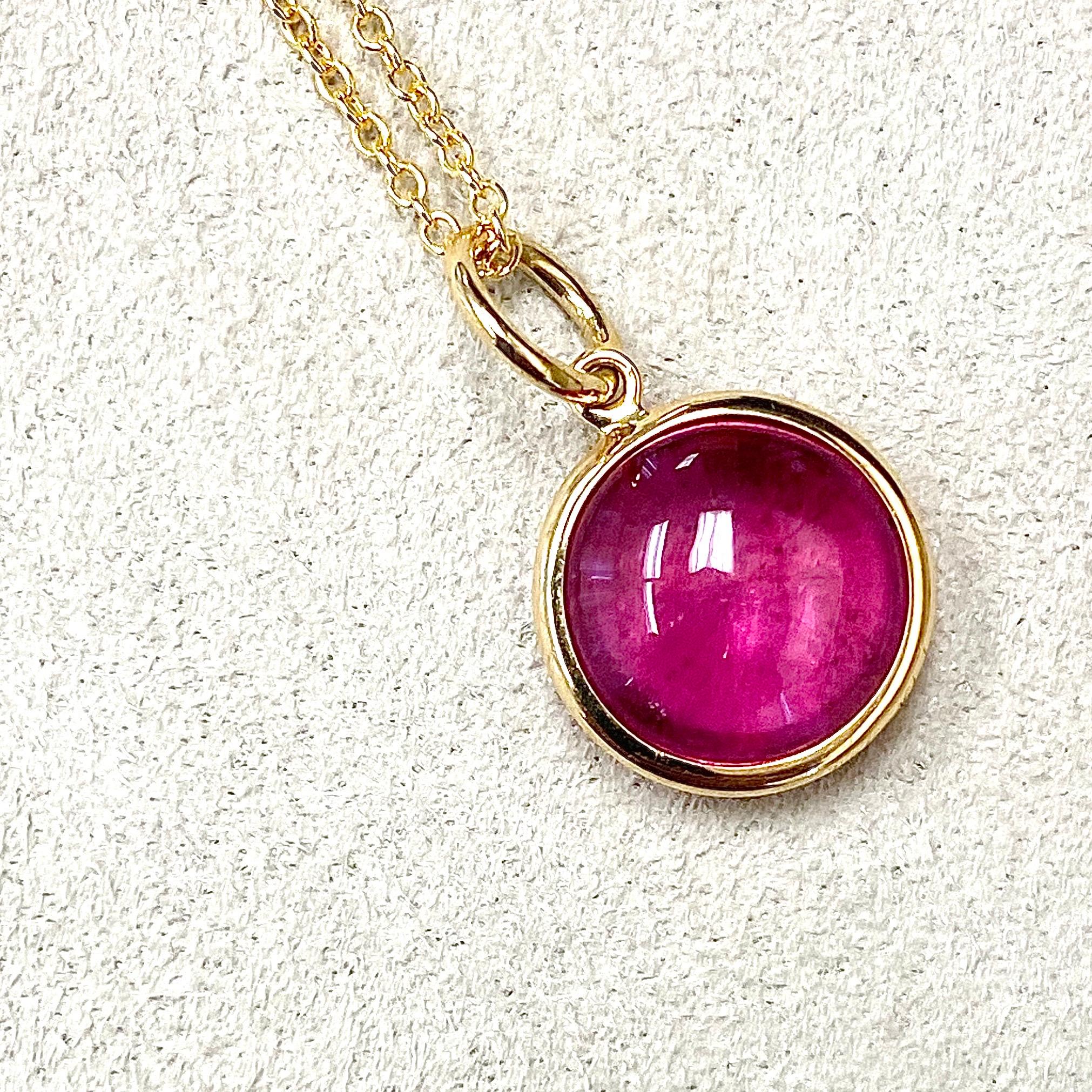 Created in 18 karat yellow gold
10 mm size charm
Rubellite 3.5 cts approx
Chain sold separately 

Formed from 18-karat yellow gold, this 10-millimetre-sized ornament is adorned with a gleaming 3.5-carat rubellite, while its matching chain is sold