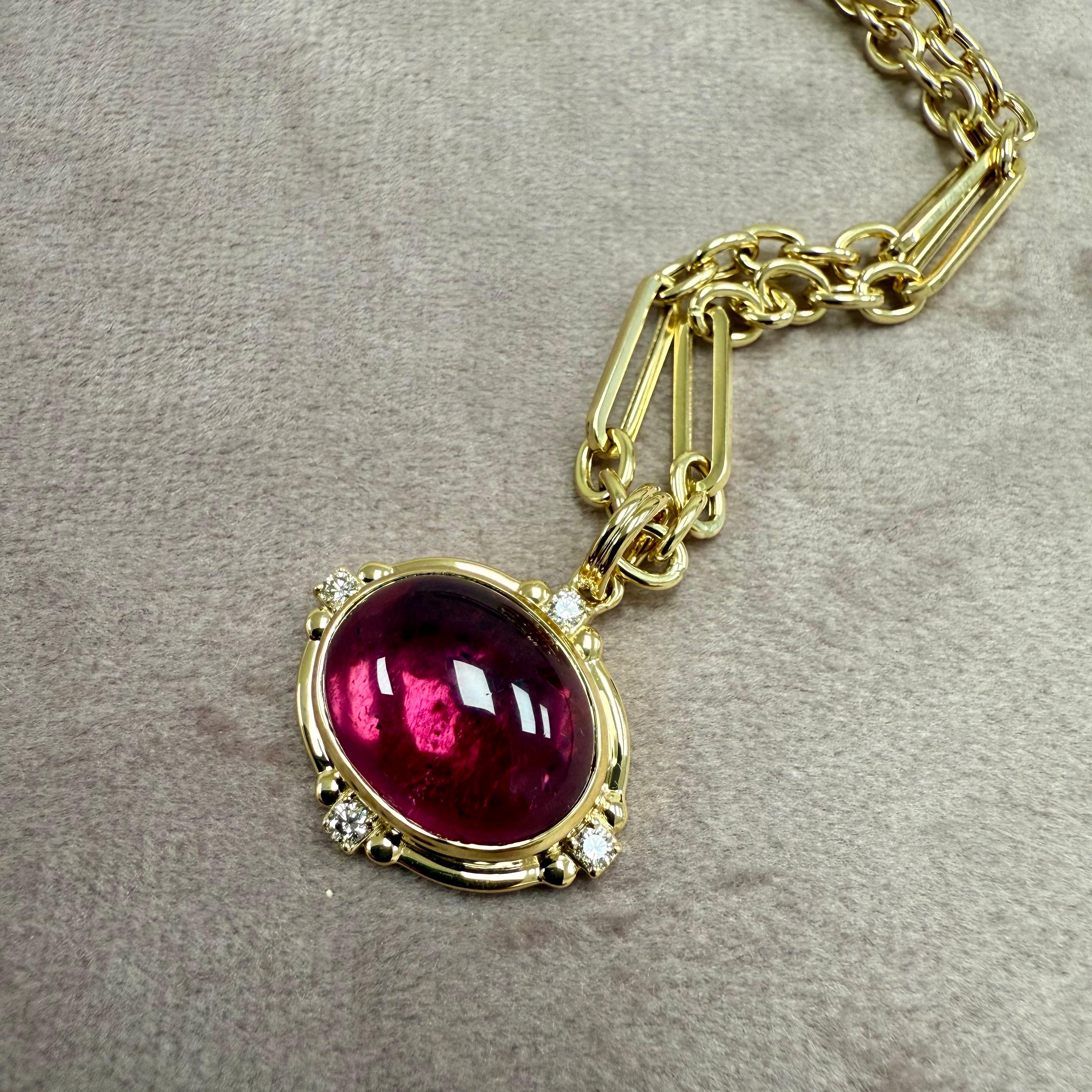 Taille ovale Pendentif en or jaune Syna Rubellite avec diamants en vente