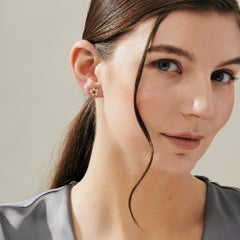 Alfileres de oro amarillo Syna Flor de rubí con diamantes