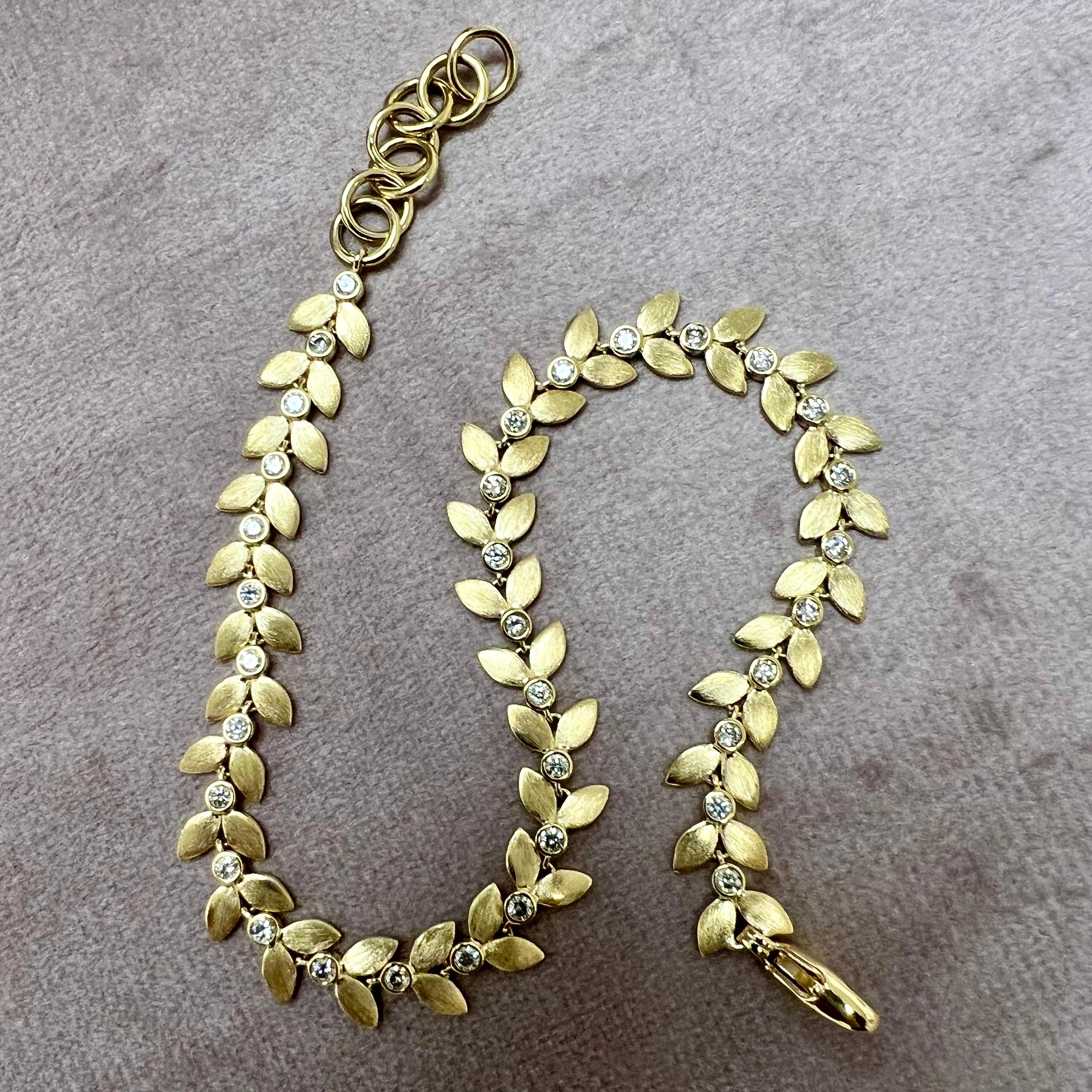 Syna Yellow Gold Satin Leaf Diamond Bracelet In New Condition For Sale In Fort Lee, NJ