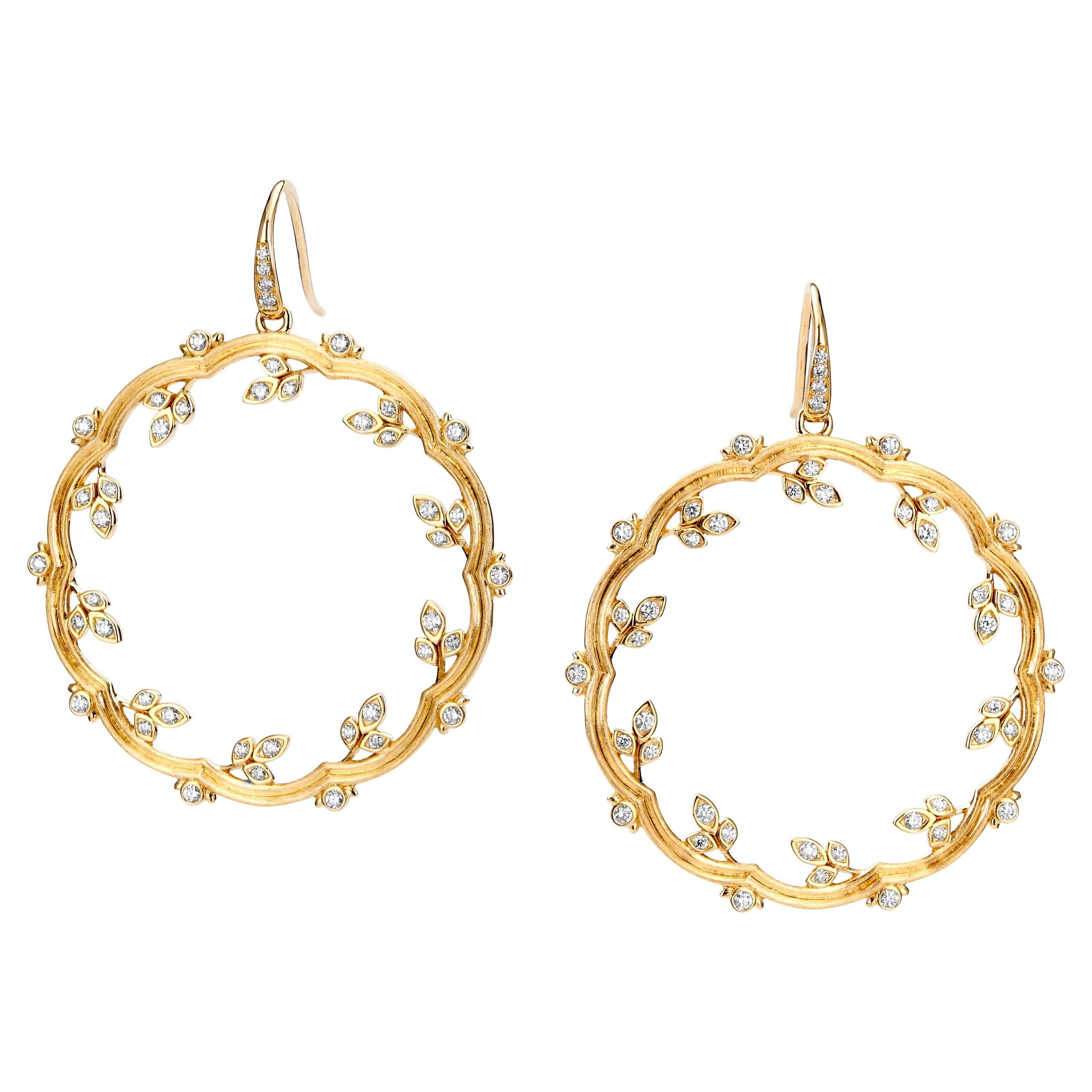 Syna Boucles d'oreilles jumelles en or jaune satiné avec diamants en vente