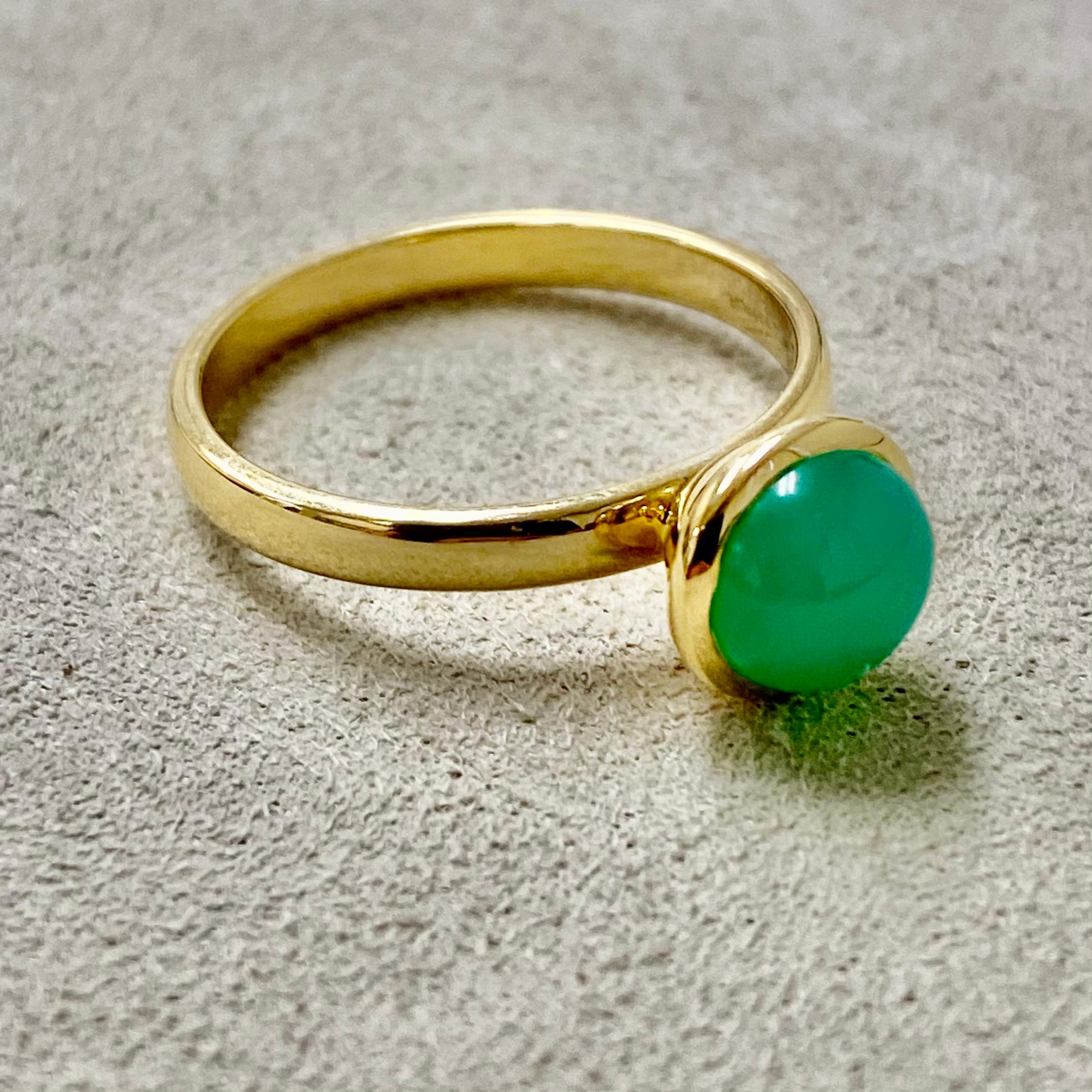 Created in 18 karat yellow gold
Chrysoprase 2 carats approx.
Ring size US 6.5, can be sized upon request.

Handcrafted from 18 karat yellow gold, this marvelous composition boasts a Chrysoprase center stone of around 2 carats. A Ring size US 6.5,