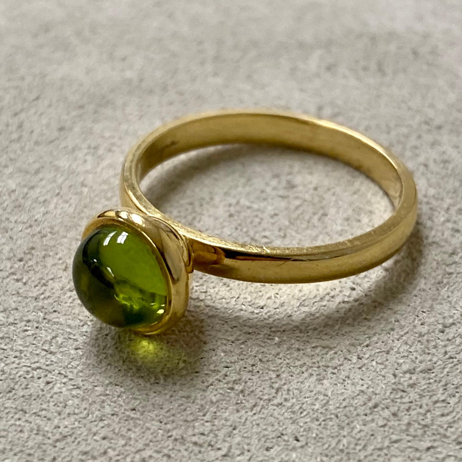 Created in 18 karat yellow gold
Peridot 2 carats approx.
Ring size US 6.5, can be sized upon request.

Crafted from 18K yellow gold, this ring features a glittering 2-carat peridot gemstone. It is sized US6.5, but can be resized upon