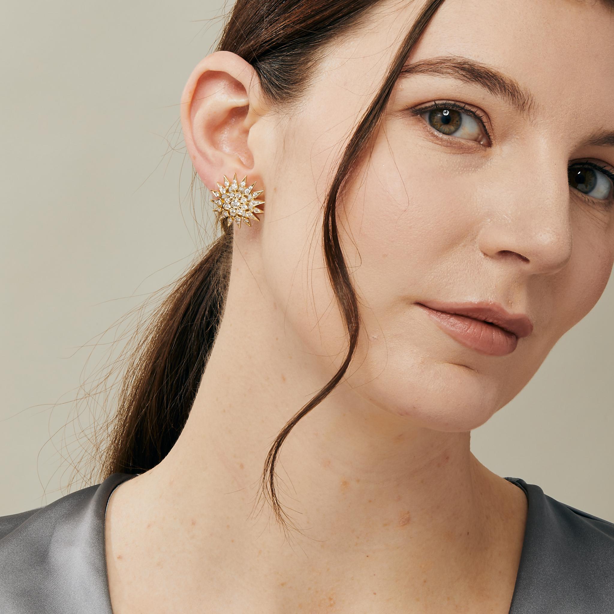Syna Gelbgold-Ohrringe aus Perlmutt mit Sternschliff und Diamanten (Gemischter Schliff) im Angebot