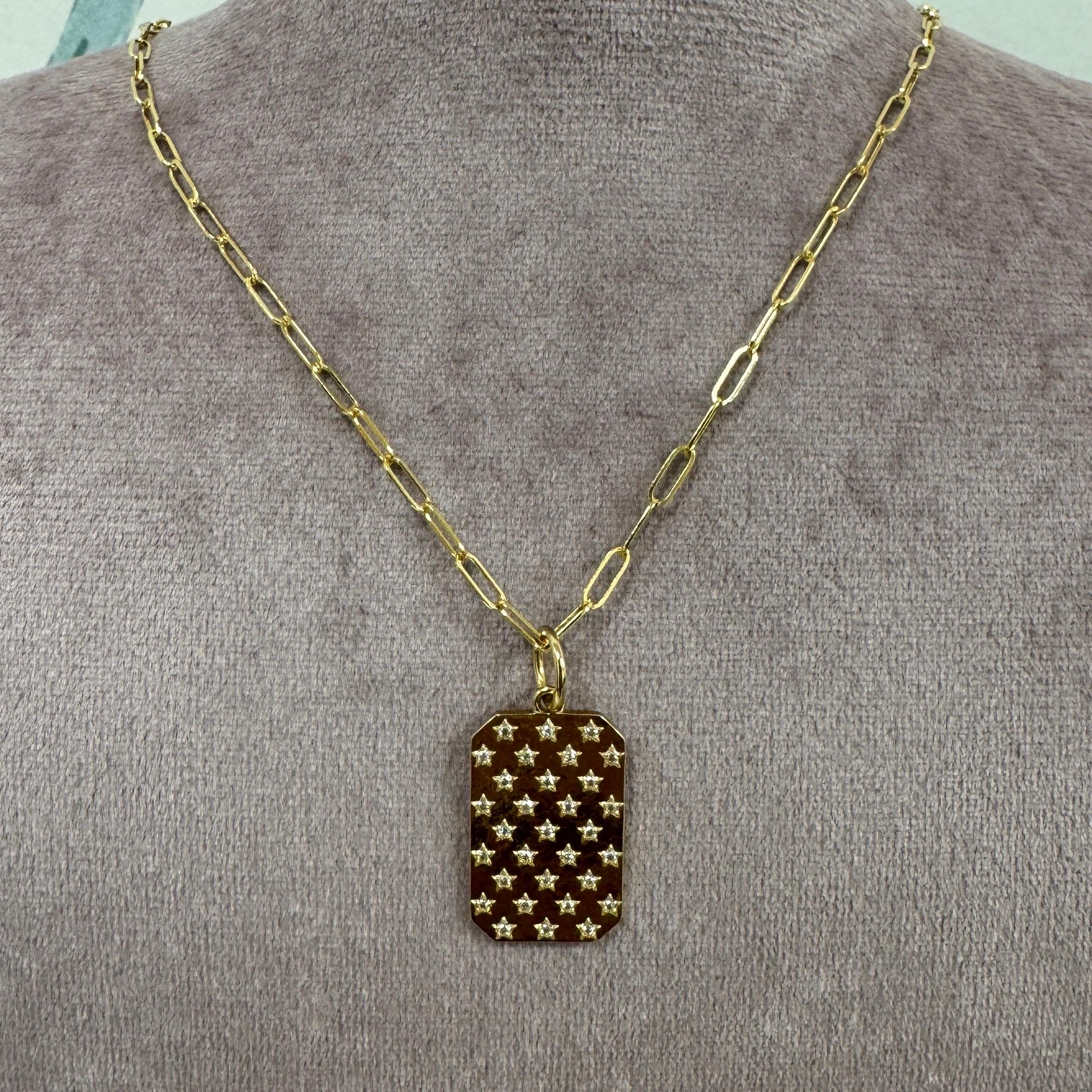 Taille ronde Pendentif breloque étoile Syna en or jaune avec diamants en vente