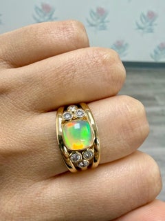 Anello Syna in oro giallo con opale etiope "Sugarloaf" e diamanti
