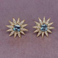 Orecchini Syna in oro giallo con effetto sunburst, acquamarina e diamanti