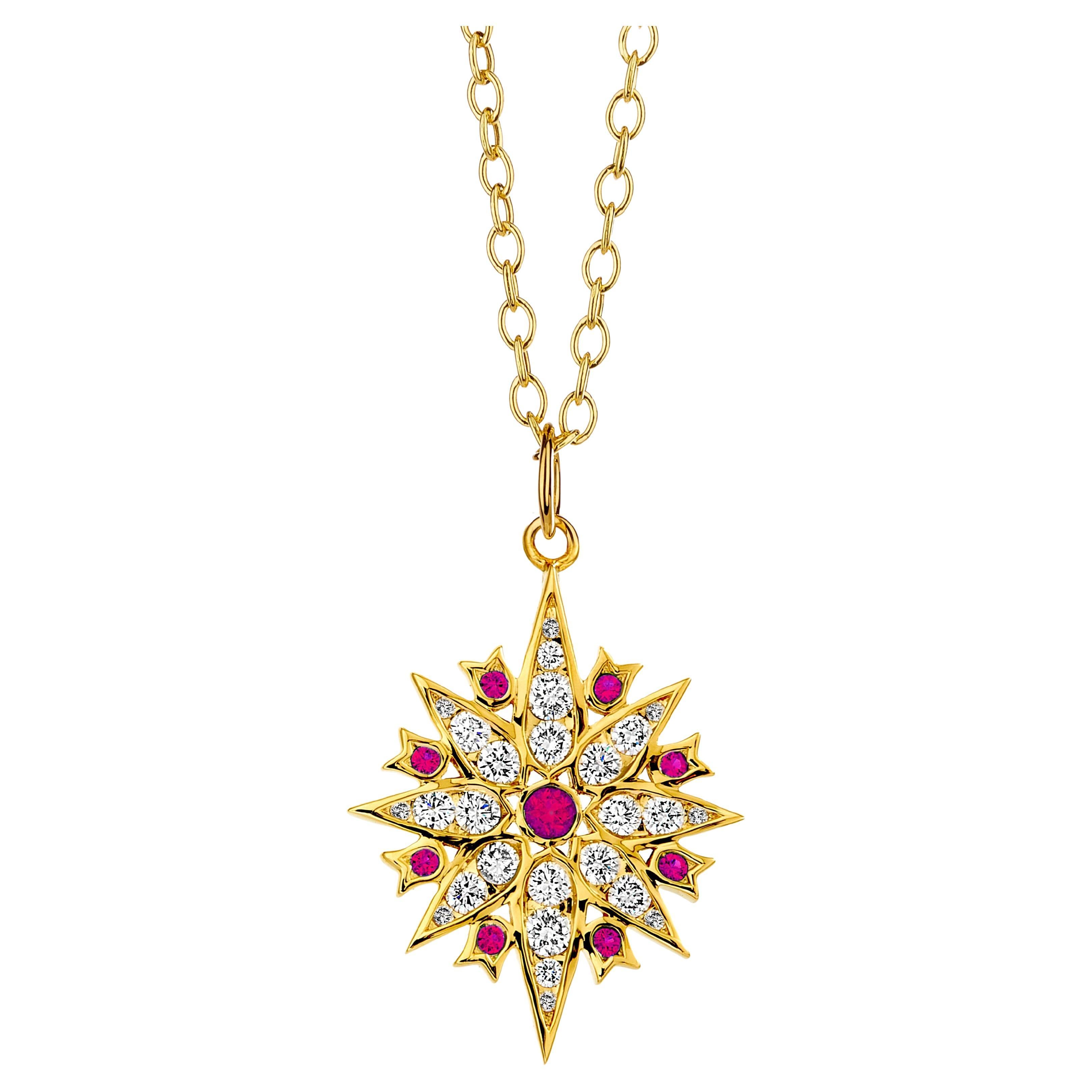 Syna Pendentif Taara en or jaune avec rubis et diamants en vente