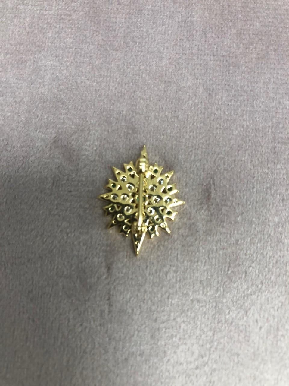 Mixed Cut Syna Yellow Gold Taara Pin with Diamonds and Emeralds For Sale