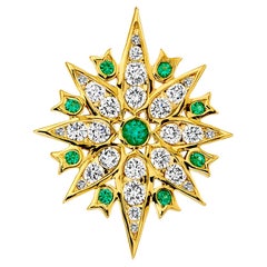 Syna Taara-Anstecknadel aus Gelbgold mit Diamanten und Smaragden
