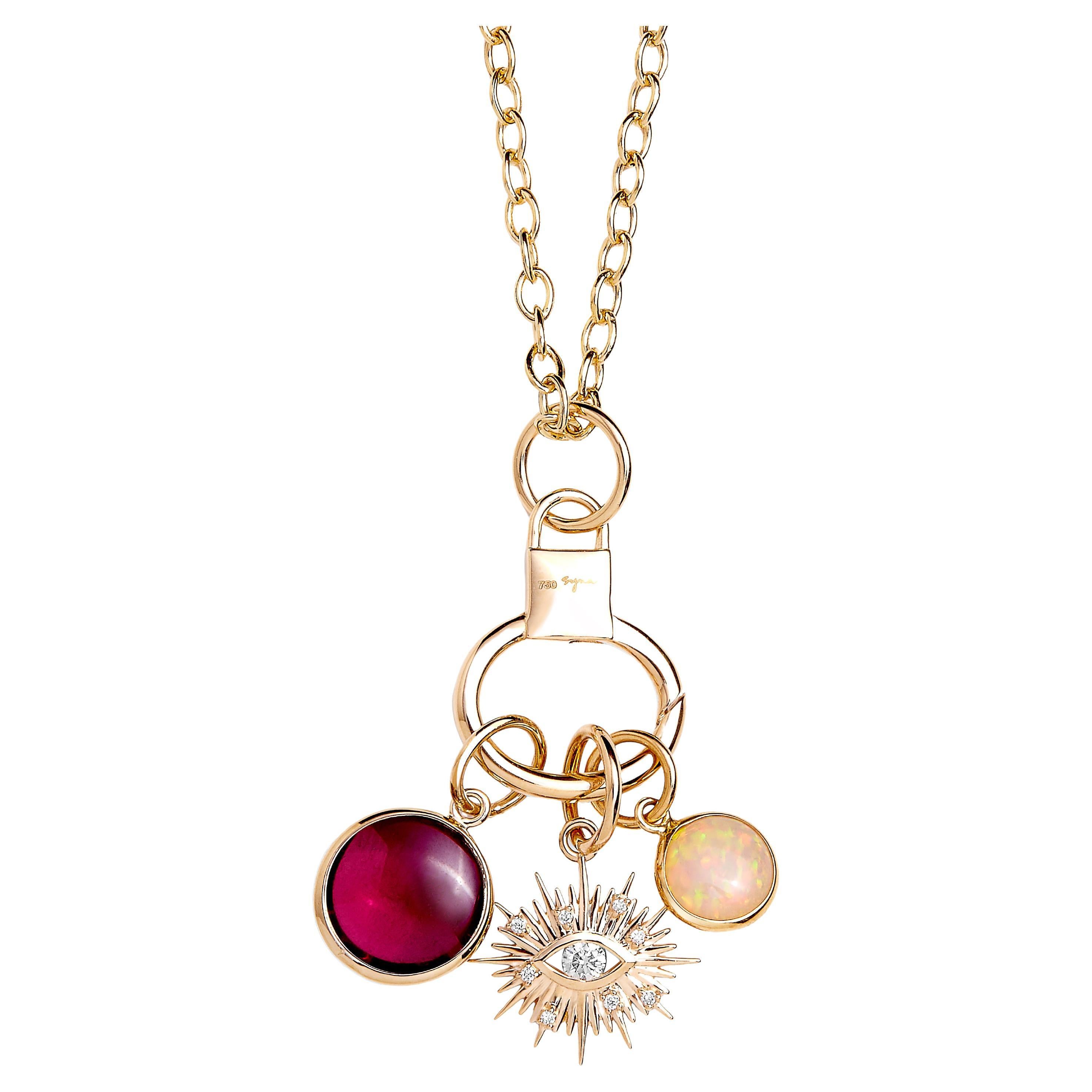 Trois breloques Syna en or jaune avec œil Evil Eye, pierres précieuses et diamants en vente