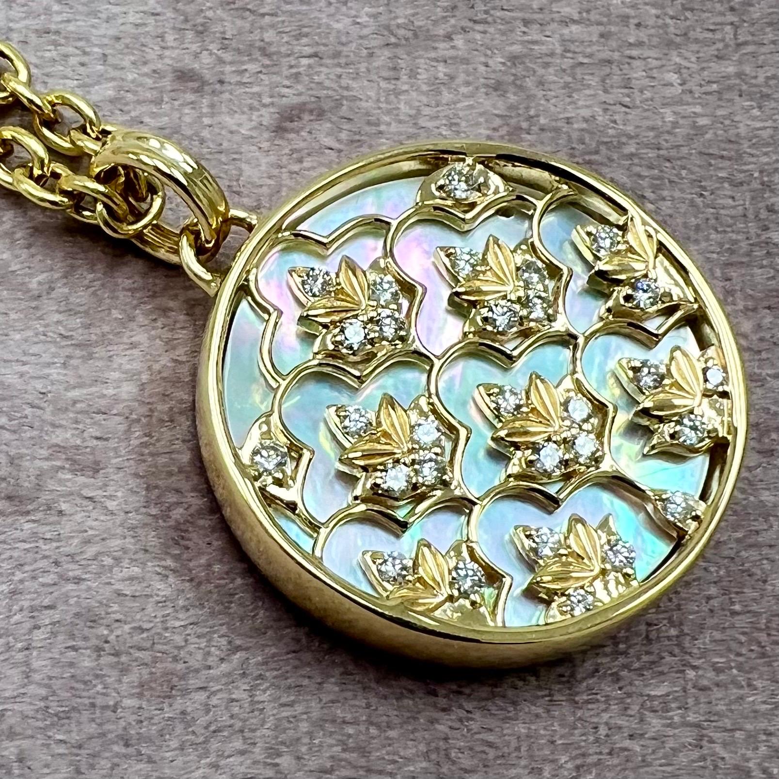 Syna Yellow Gold Tree of Life Reversible Pendant with Mother of Pearl & Diamonds In New Condition For Sale In Fort Lee, NJ