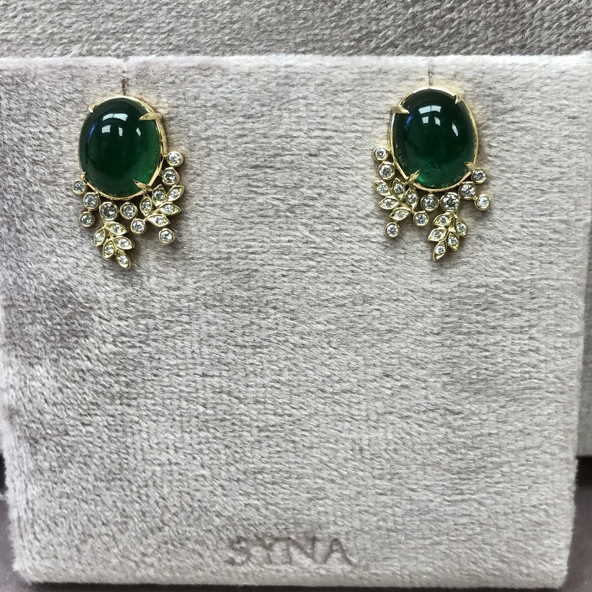 Boucles d'oreilles vigne Syna en or jaune avec émeraudes et diamants Neuf - En vente à Fort Lee, NJ