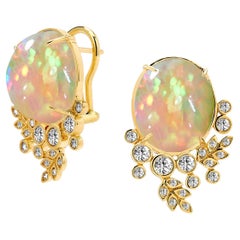 Syna-Ohrringe aus Gelbgold mit äthiopischem Opal und Diamanten