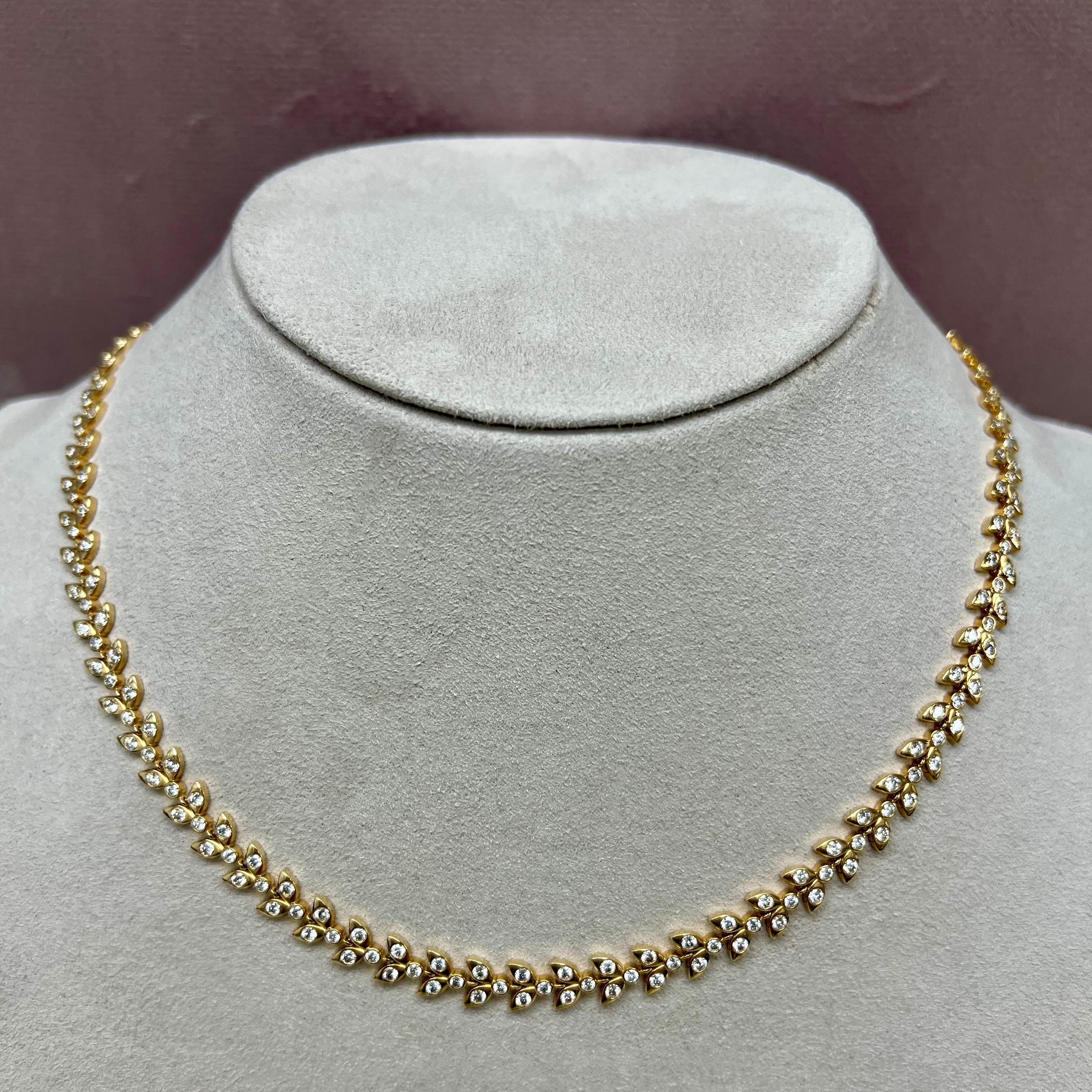 Donna Collana Syna in oro giallo con diamanti in vendita