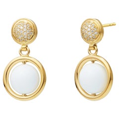 Syna Gelbgold Weißer weißer Achat Rotating Perlen-Ohrringe mit Diamanten