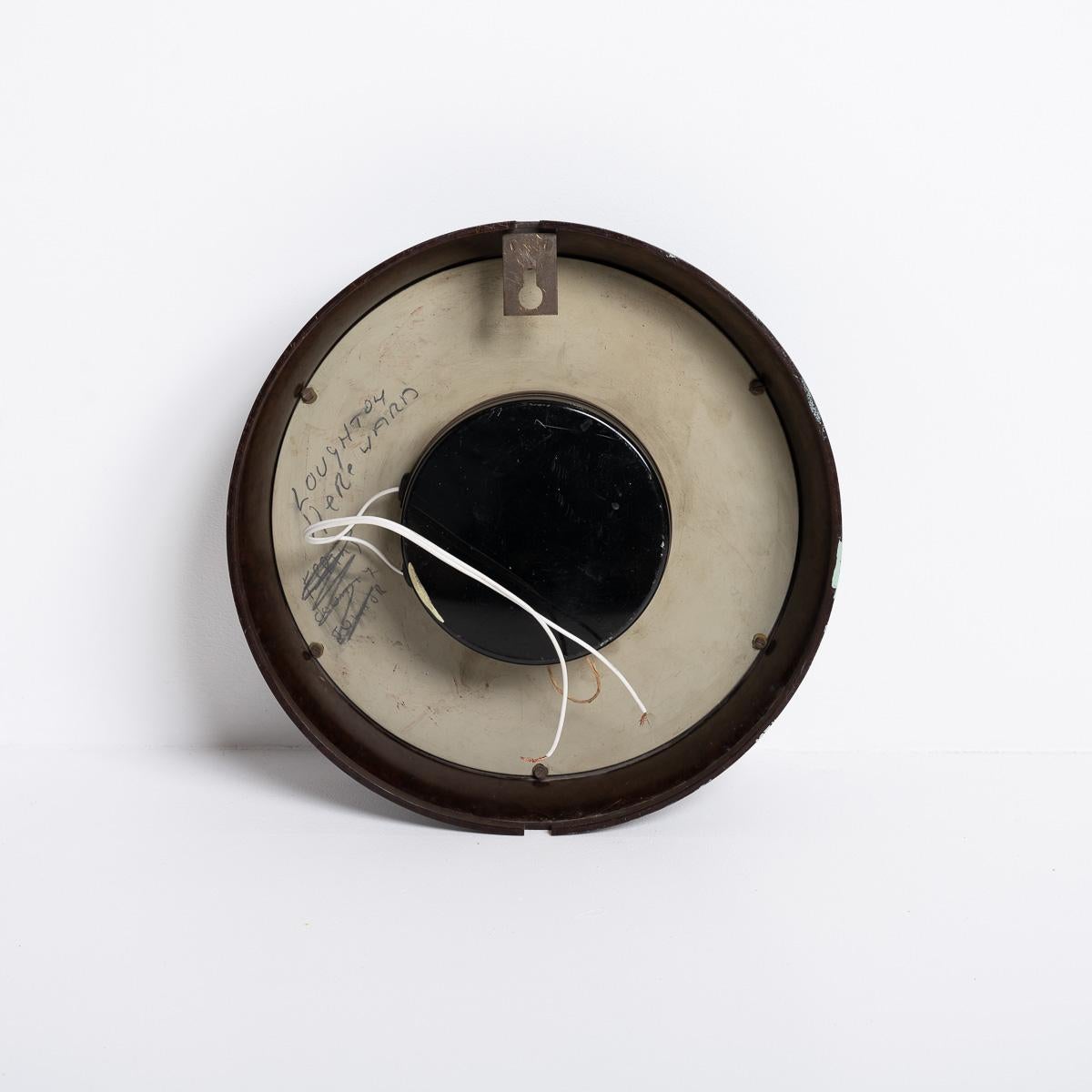 Horloge esclave industrielle vintage Synchronome dans un boîtier en bakélite en vente 3