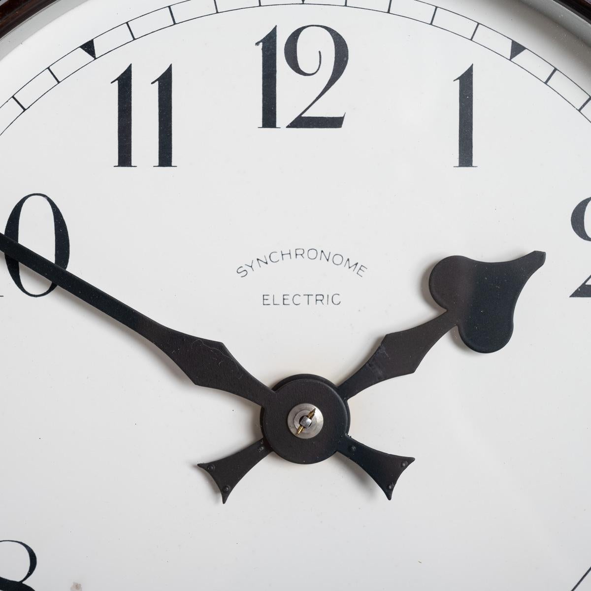 Industriel Horloge esclave industrielle vintage Synchronome dans un boîtier en bakélite en vente