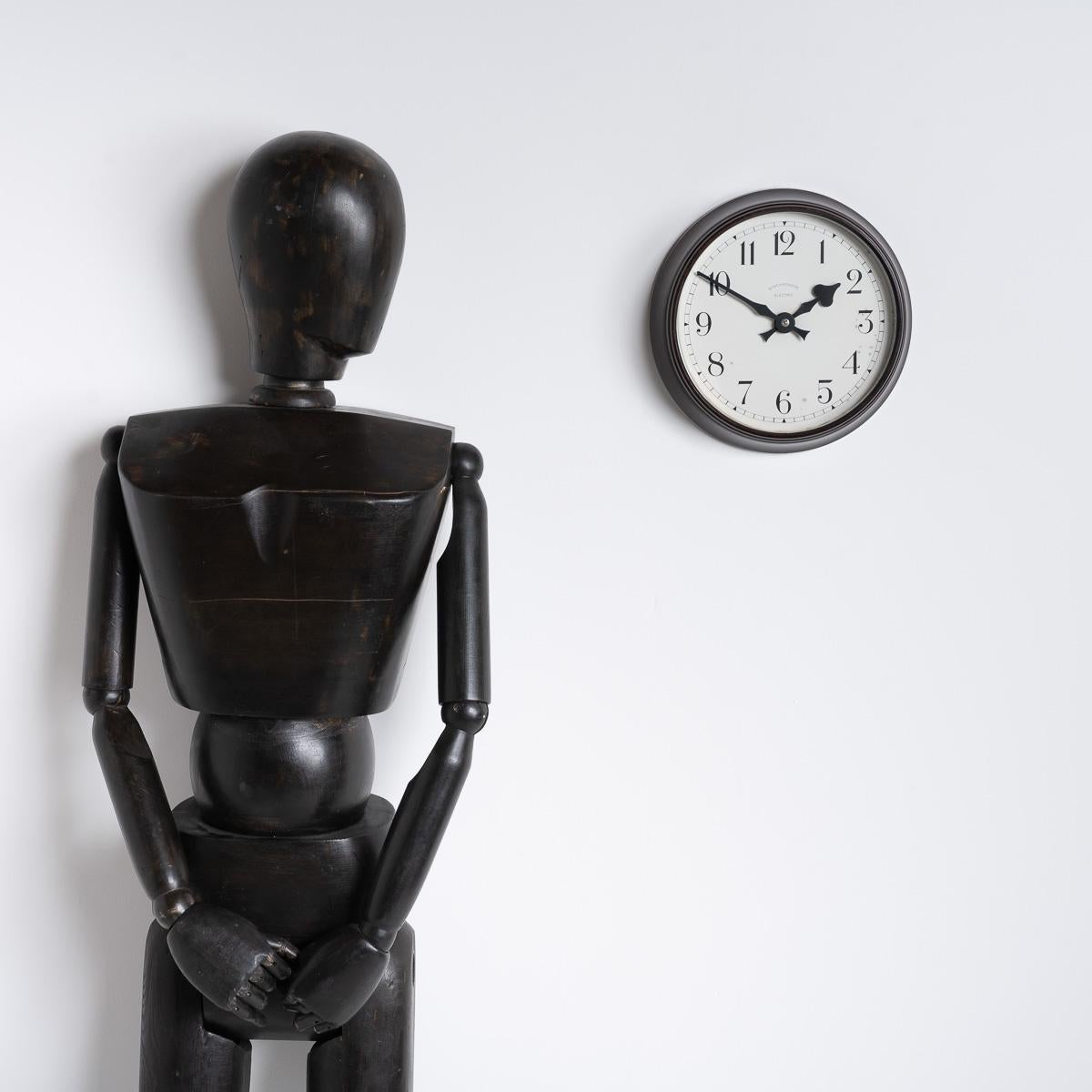 Horloge esclave industrielle vintage Synchronome dans un boîtier en bakélite en vente 1