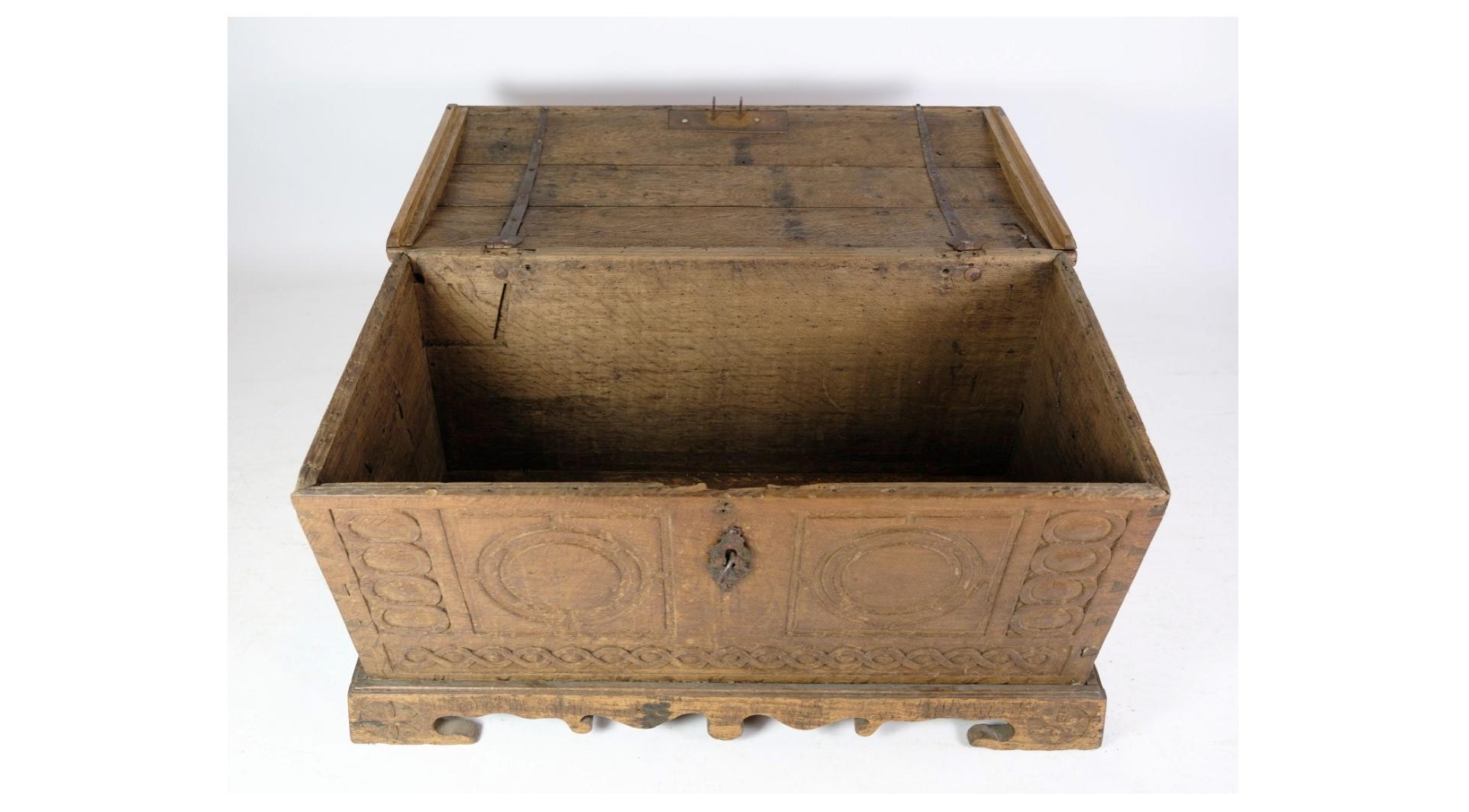 Danish Sønderjysk Coffin Made In Oak With Carvings From 1760s