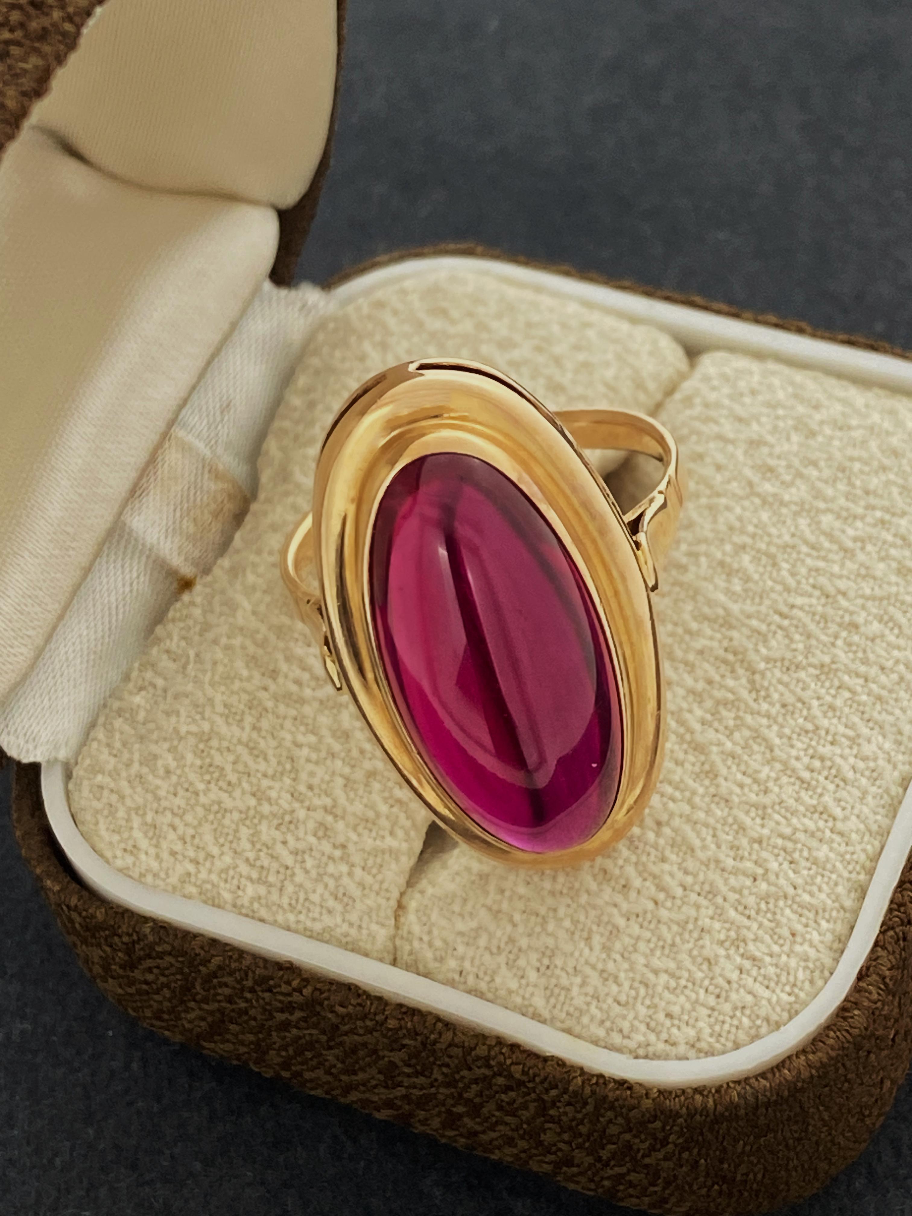 Rétro Bague faite à la main en or rose 14 carats 583 avec alexandrite synthétique Hallmarks soviétiques. en vente