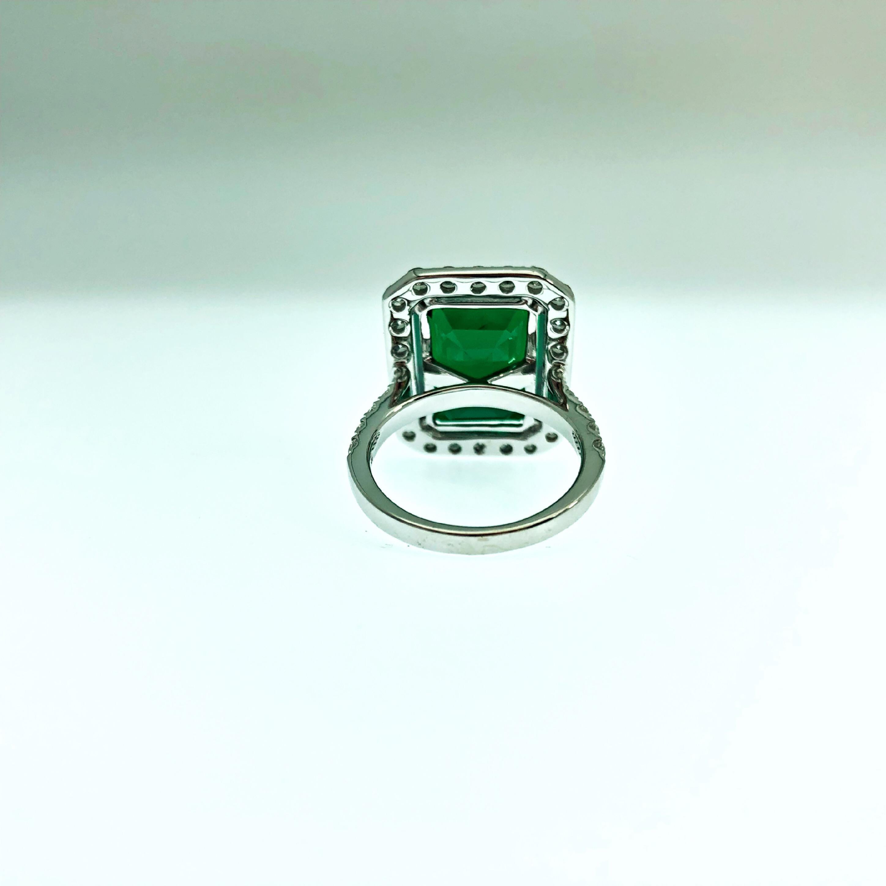 Contemporary Synthetic Deep Vivid Green Emerald and Brilliant Natural Diamonds Statement Ring