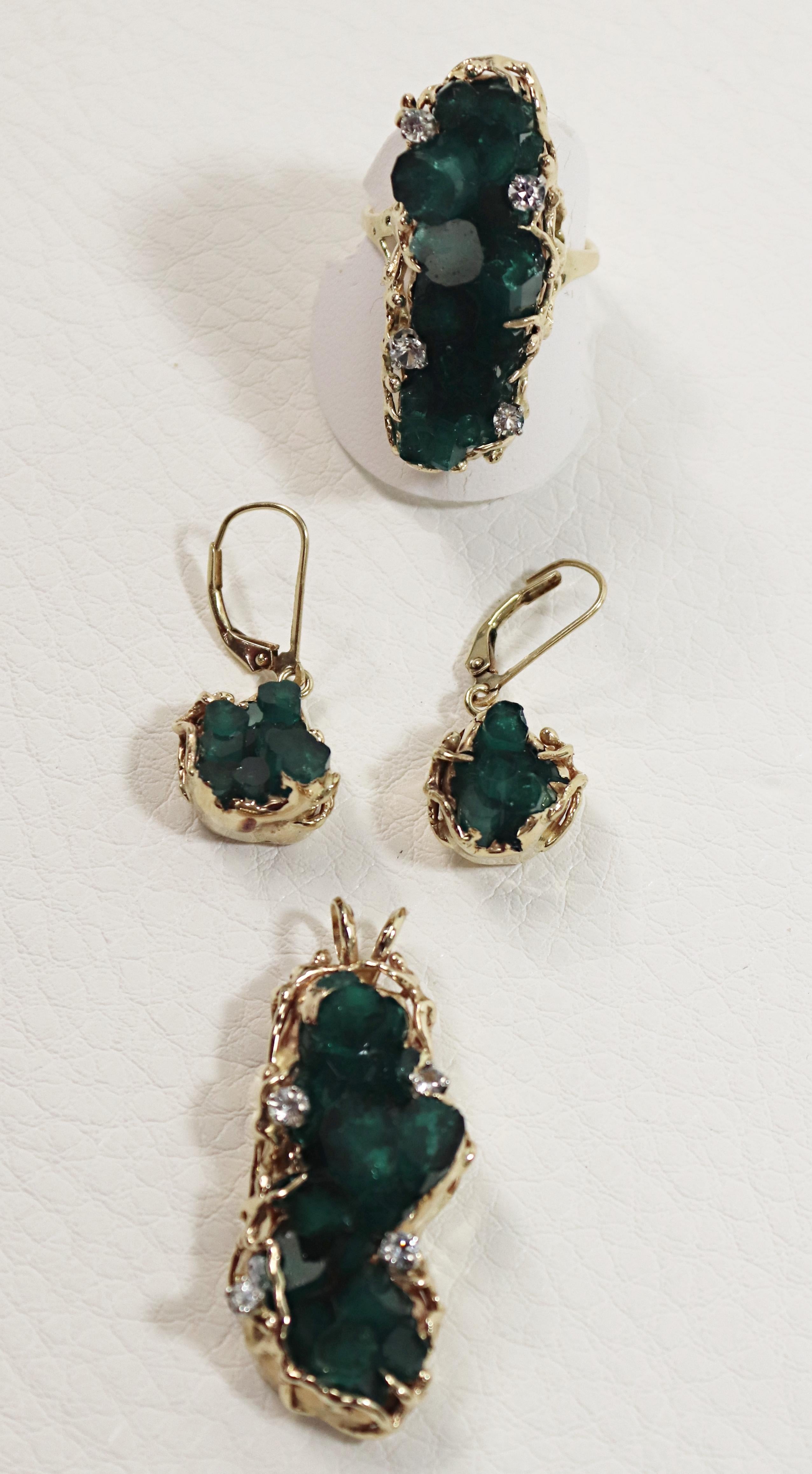 Synthetic Emerald Crystal Cluster, White Sapphire, Yellow Gold Ring, Earrings For Sale 10