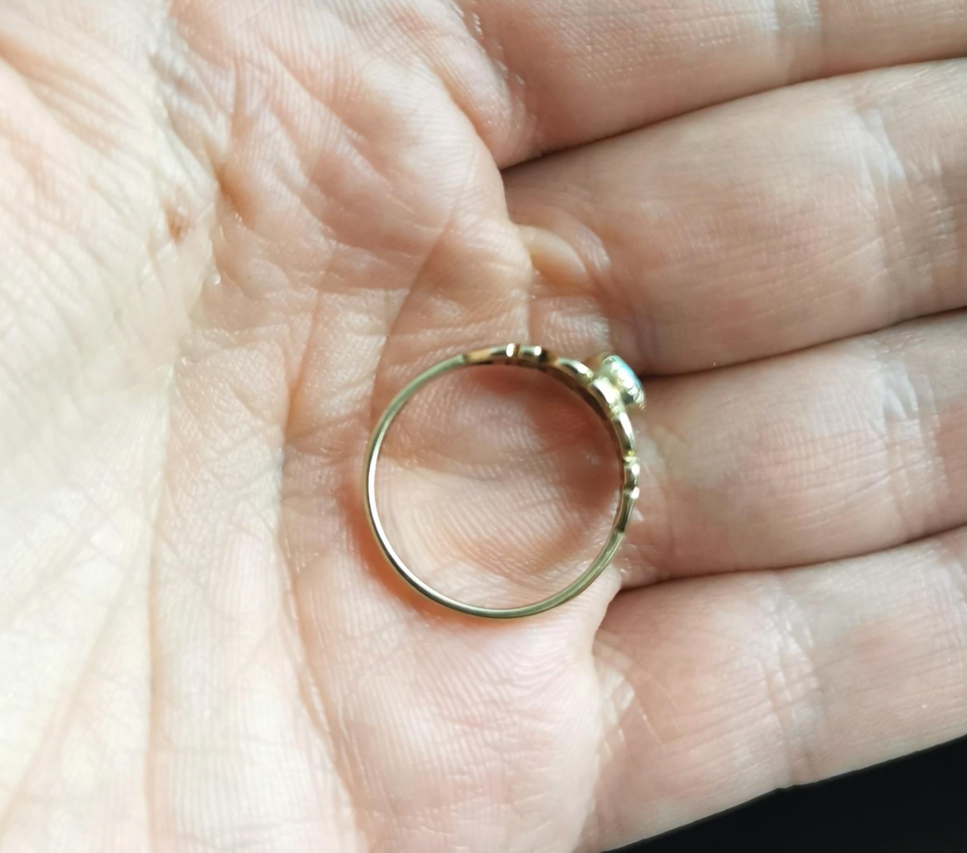 Der synthetische Opal-Kleid-Ring, 9 Karat Gelbgold 6