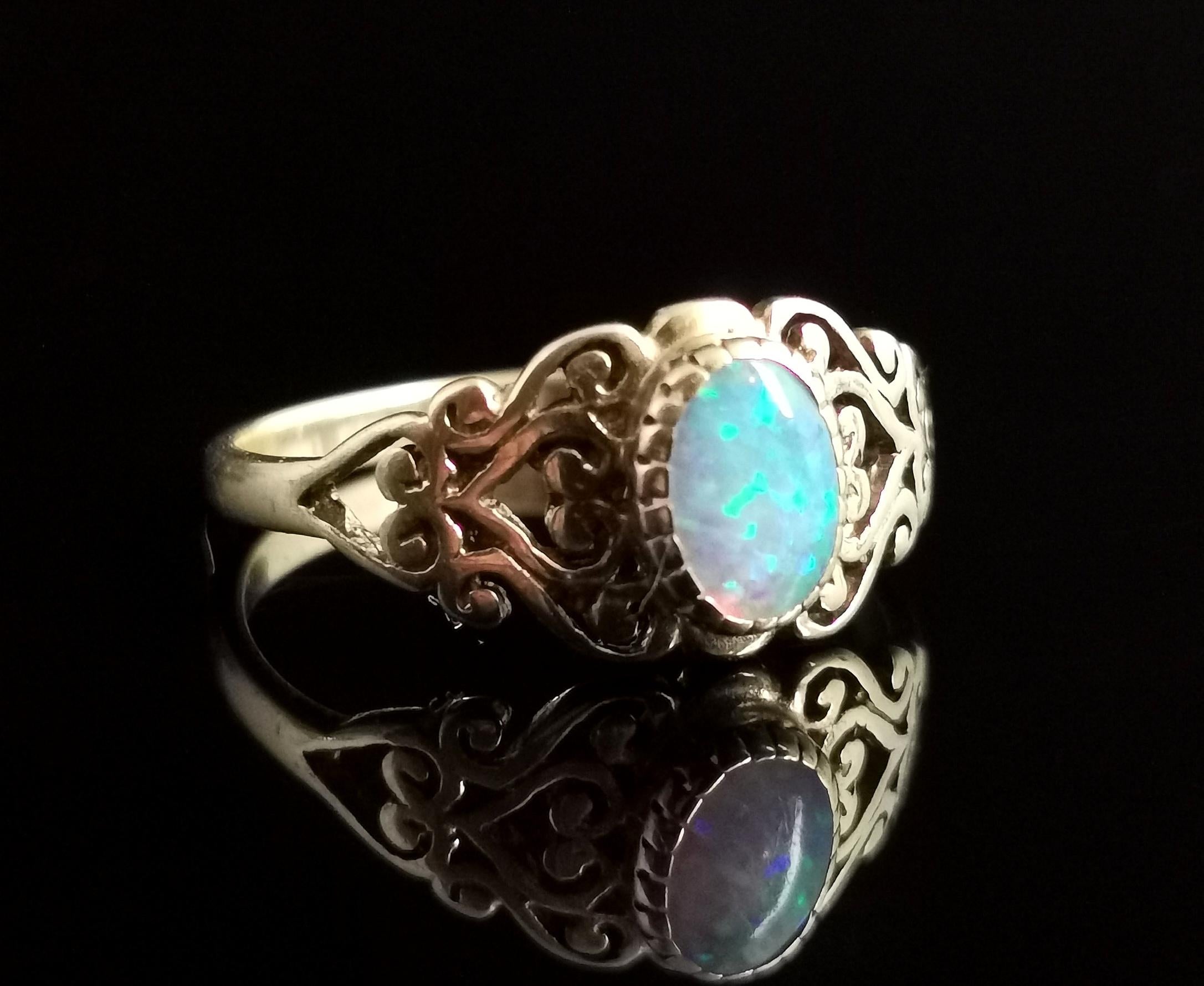 Der synthetische Opal-Kleid-Ring, 9 Karat Gelbgold 7