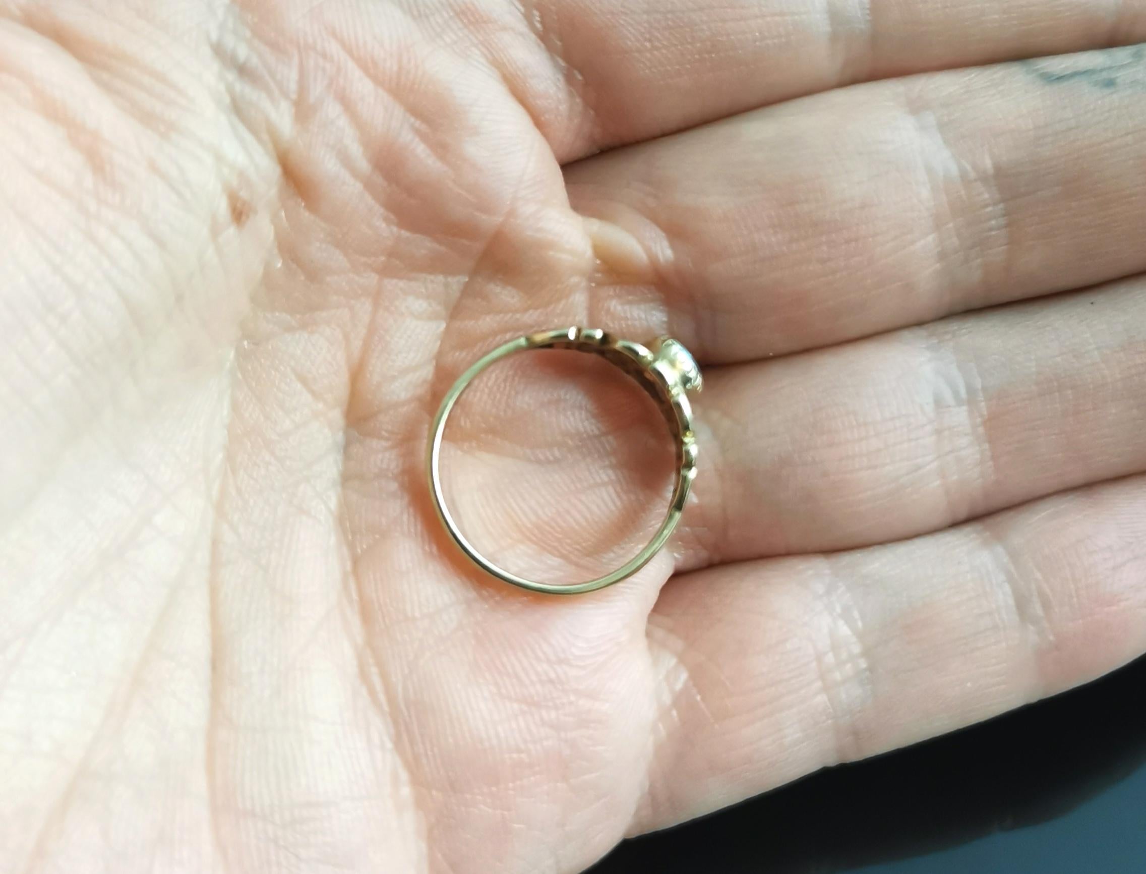 Der synthetische Opal-Kleid-Ring, 9 Karat Gelbgold 8