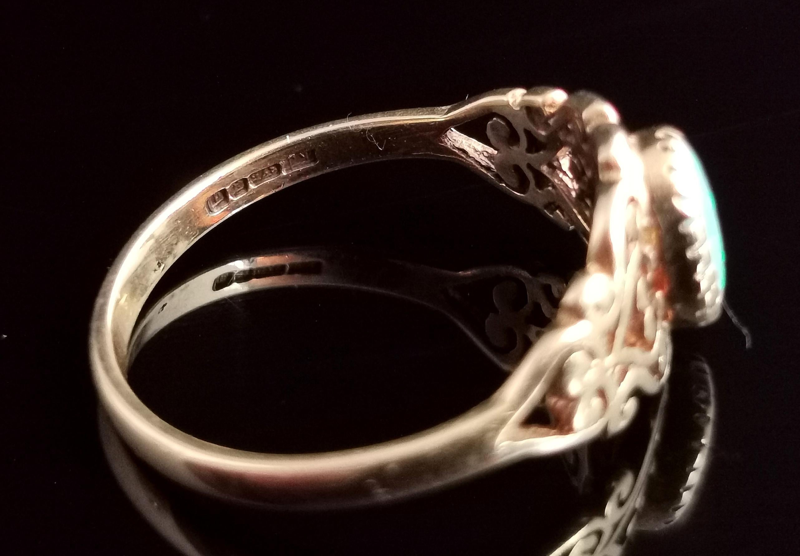 Der synthetische Opal-Kleid-Ring, 9 Karat Gelbgold 9