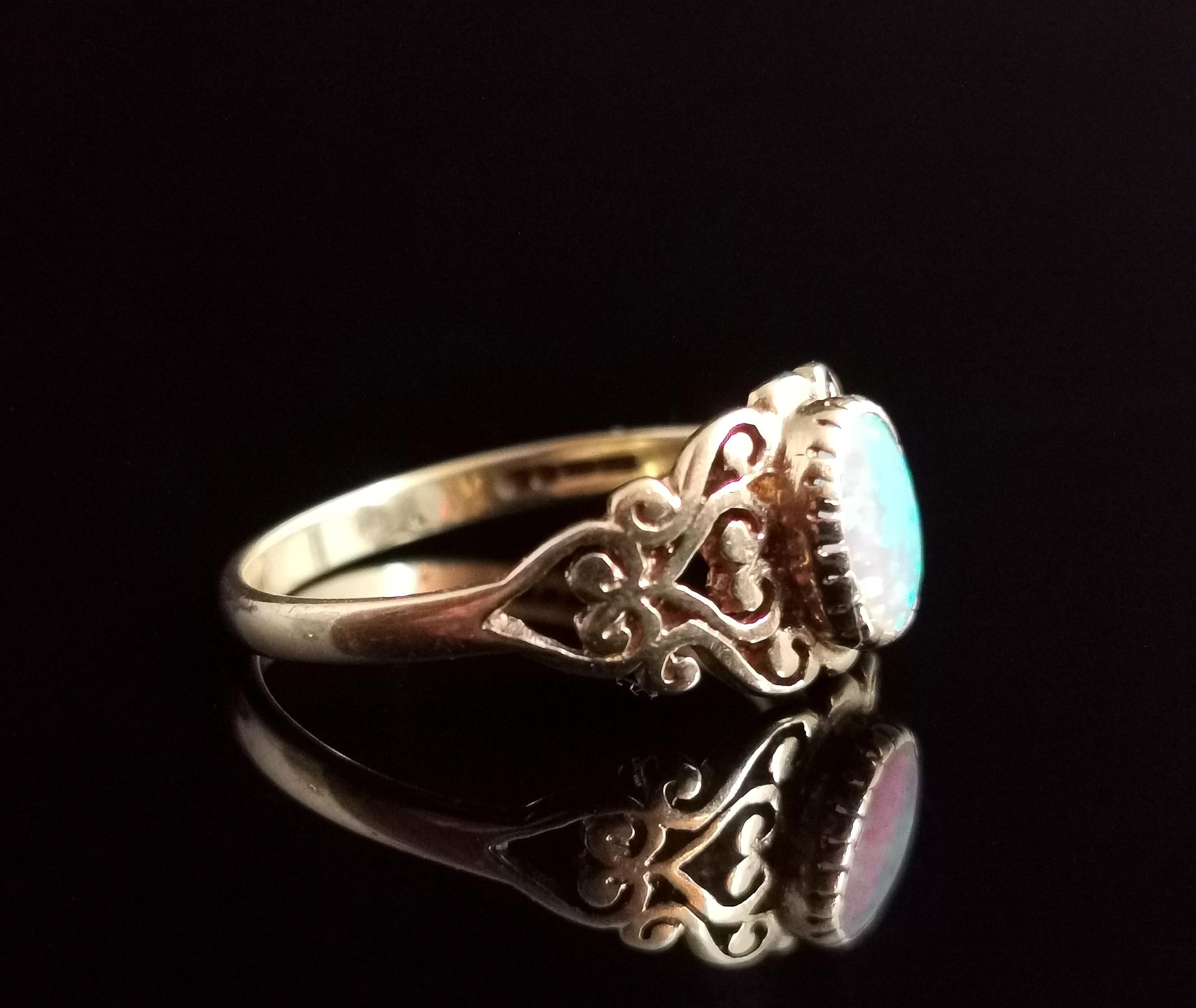 Der synthetische Opal-Kleid-Ring, 9 Karat Gelbgold 10