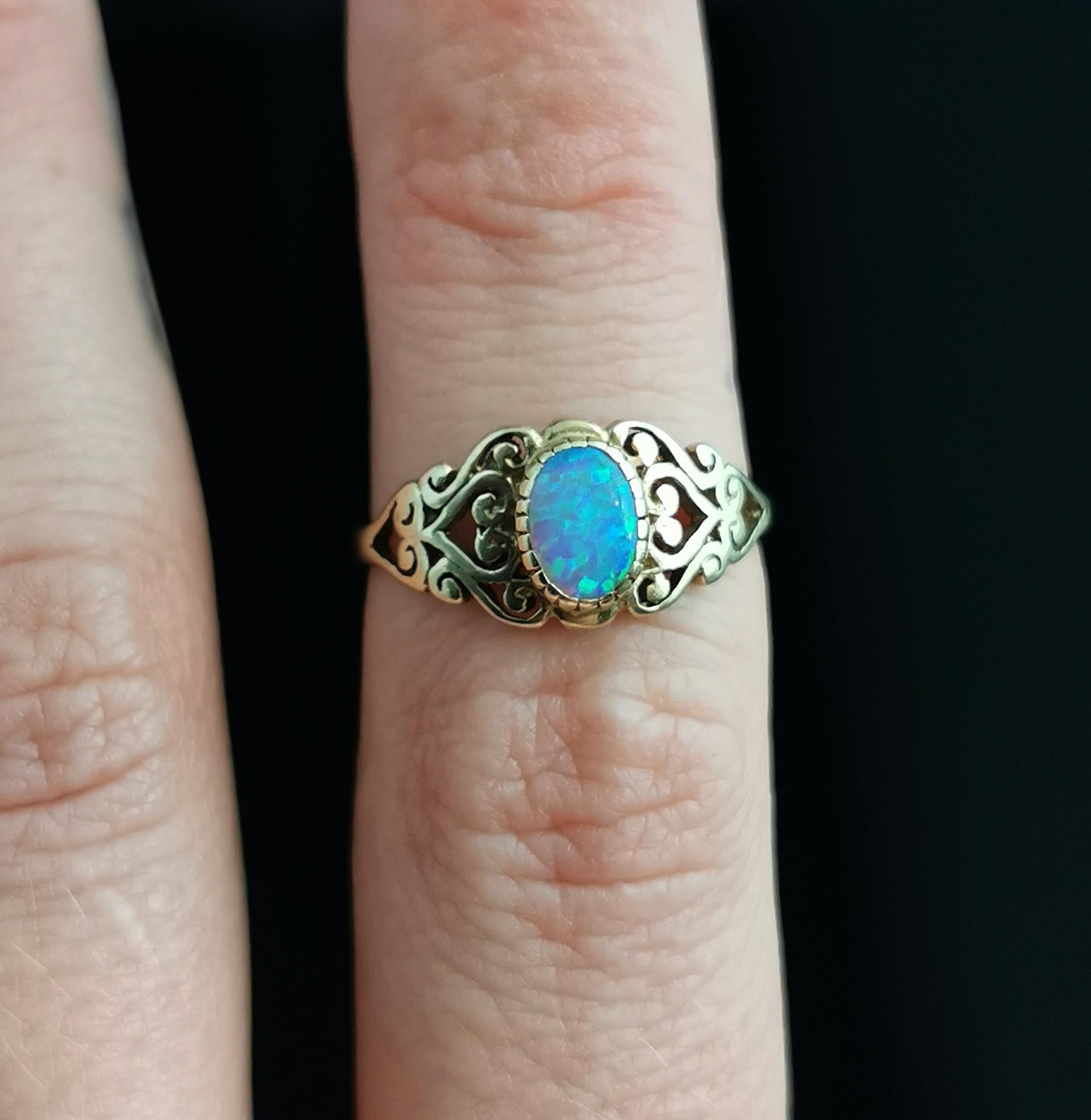 Der synthetische Opal-Kleid-Ring, 9 Karat Gelbgold 2