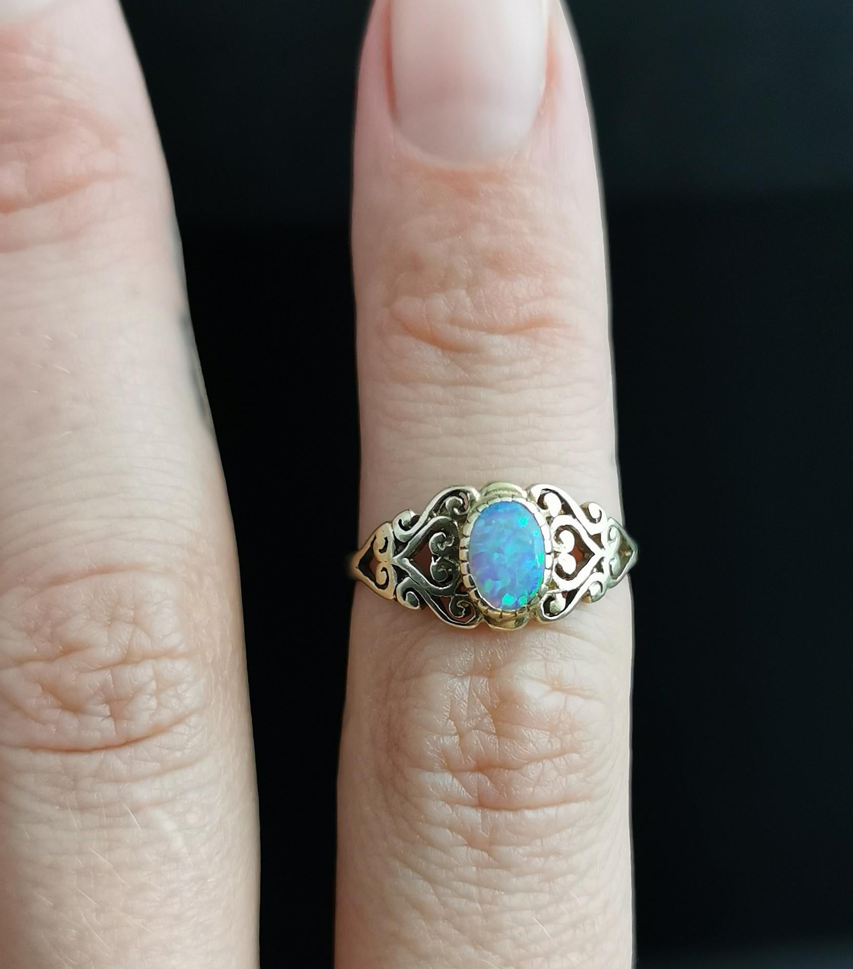 Der synthetische Opal-Kleid-Ring, 9 Karat Gelbgold 4