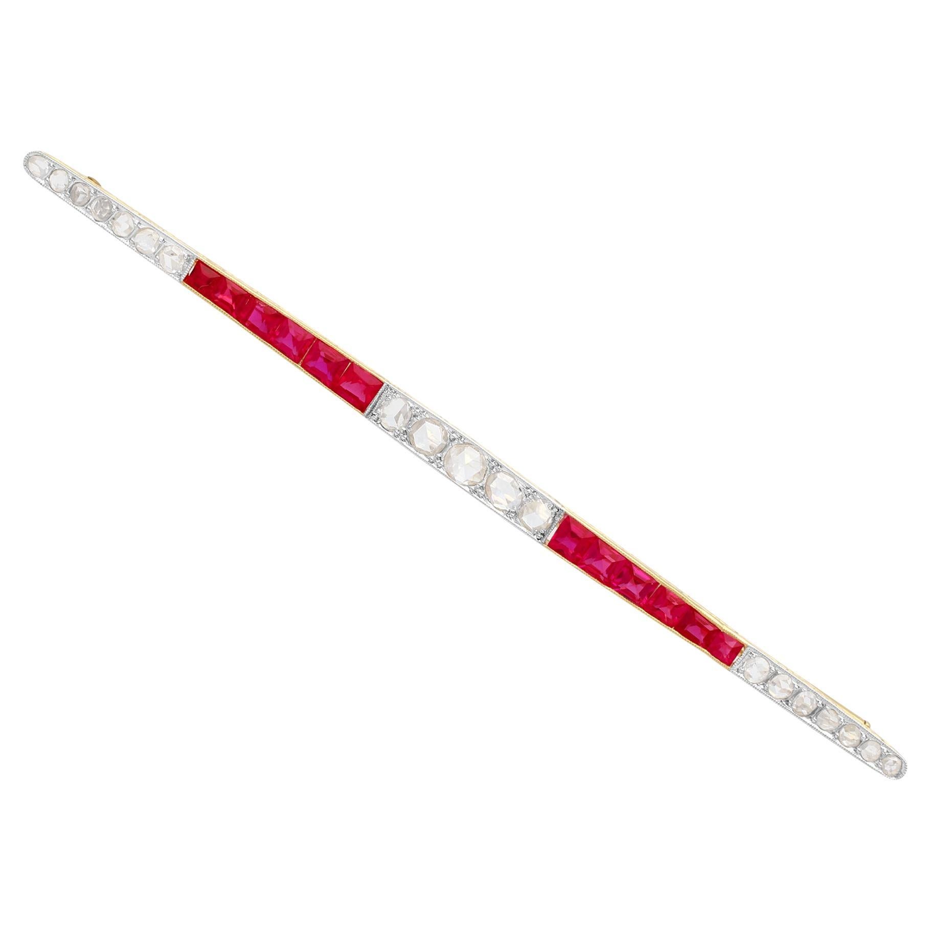 Rubí sintético y diamante de 1,48 quilates Broche de barra de oro amarillo de 15 quilates Circa 1900 en venta
