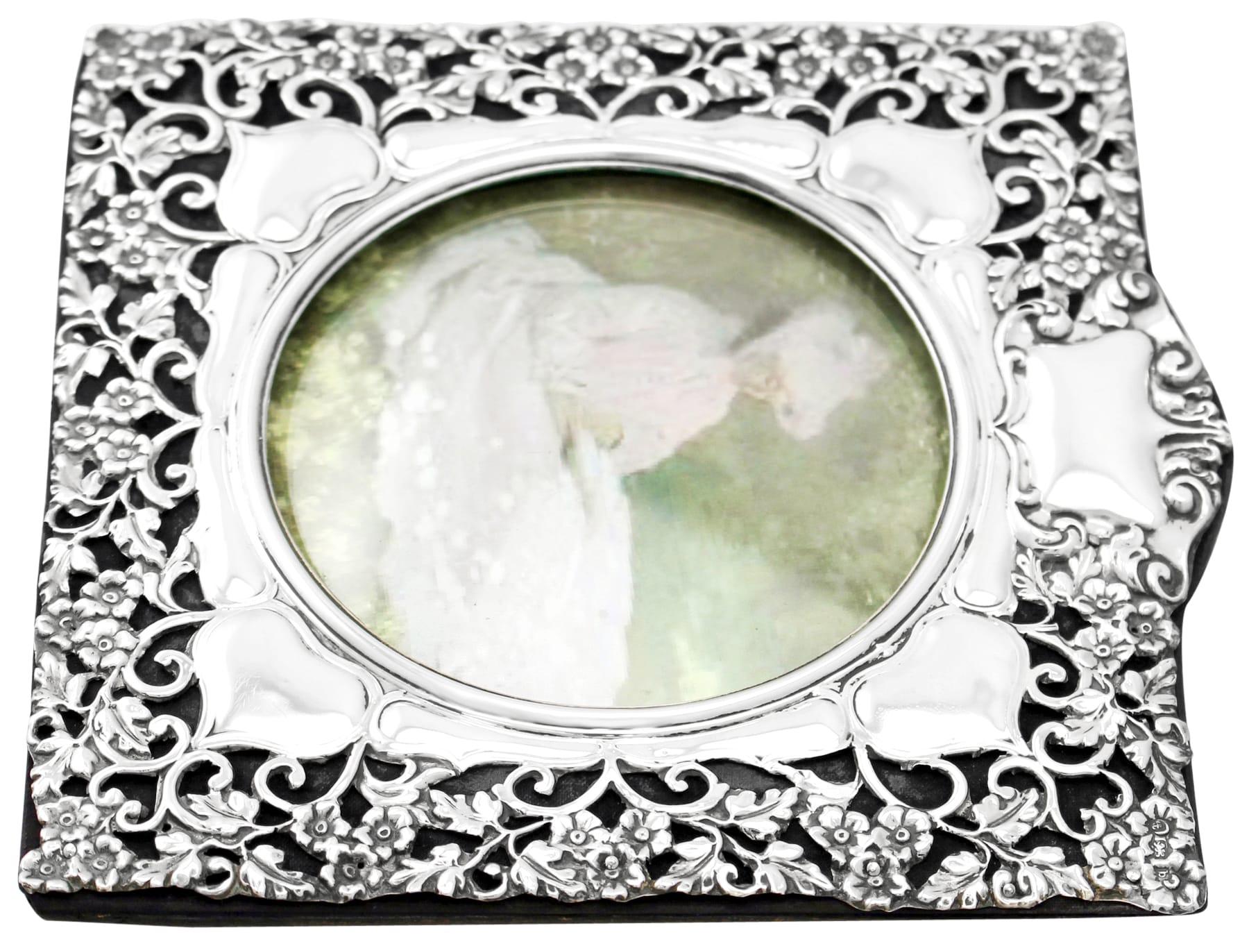 Early 20th Century Antique Edwardian Synyer & Beddoes Sterling Silver Photograph Frame For Sale