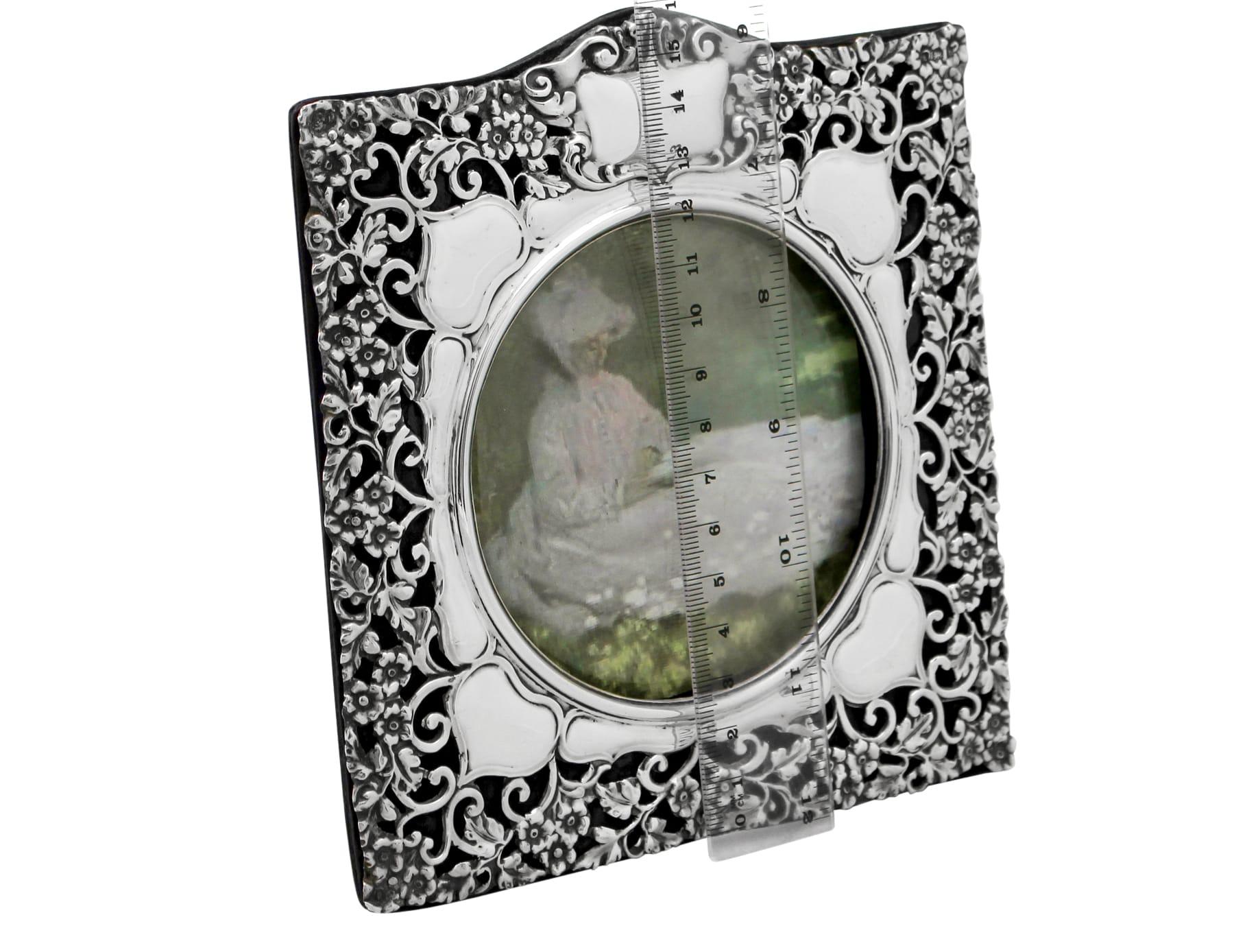 Antique Edwardian Synyer & Beddoes Sterling Silver Photograph Frame For Sale 2
