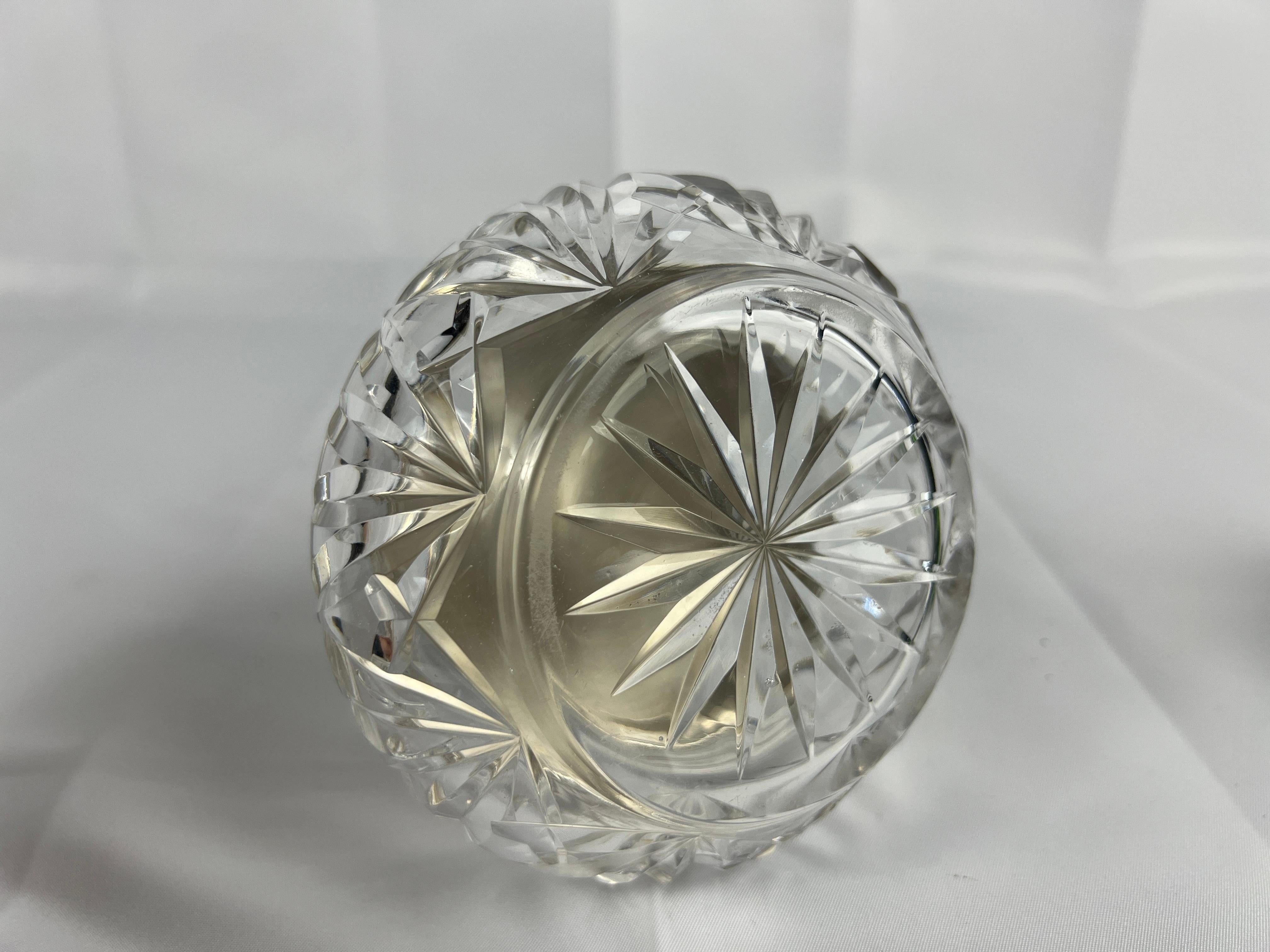 Tarro de tocador Synyer & Beddoes de plata de ley y cristal tallado Circa 1918 Eduardiano en venta