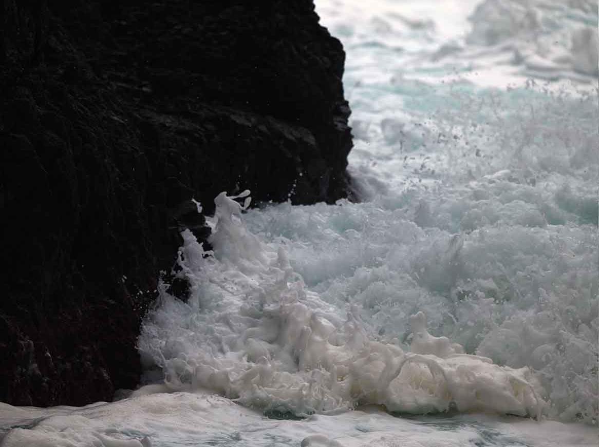 NAMI_Q01-Q02 - Photograph by Syoin Kajii