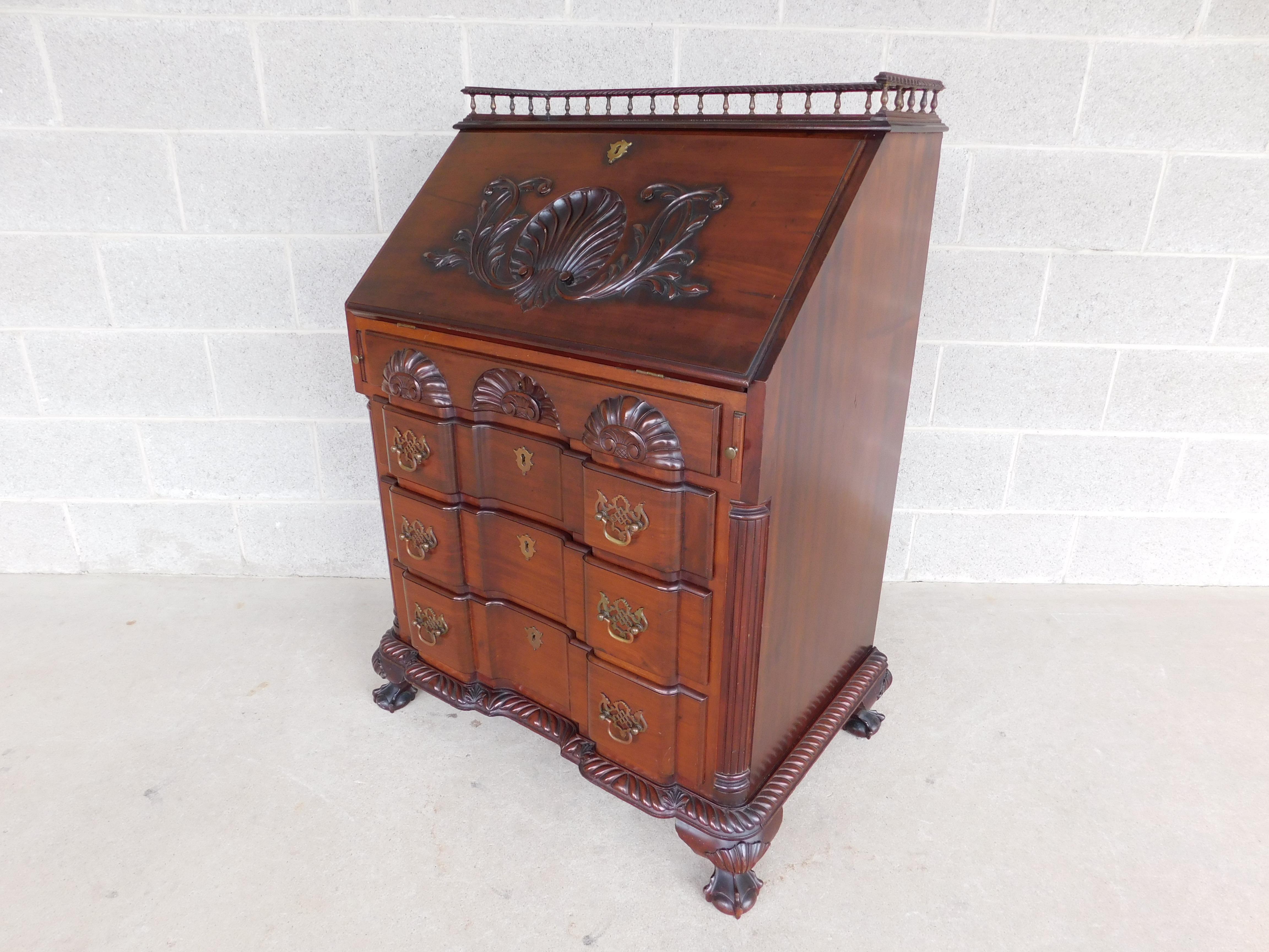 Sypher & Co. 19th Century Chippendale Block Front Slant Front Desk In Good Condition For Sale In Parkesburg, PA